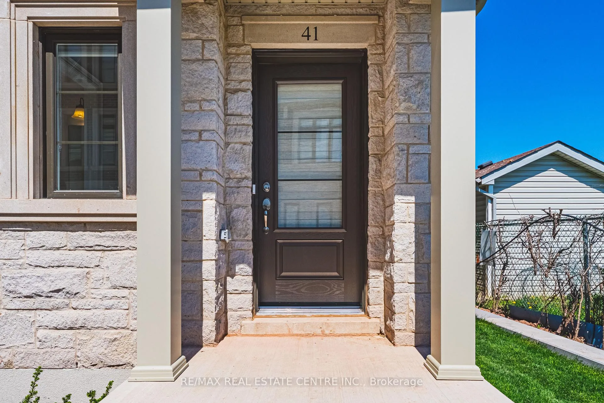 Photo 1 of Unit 41, 260 Melody Cmn, Oakville, River Oaks — HOMEH