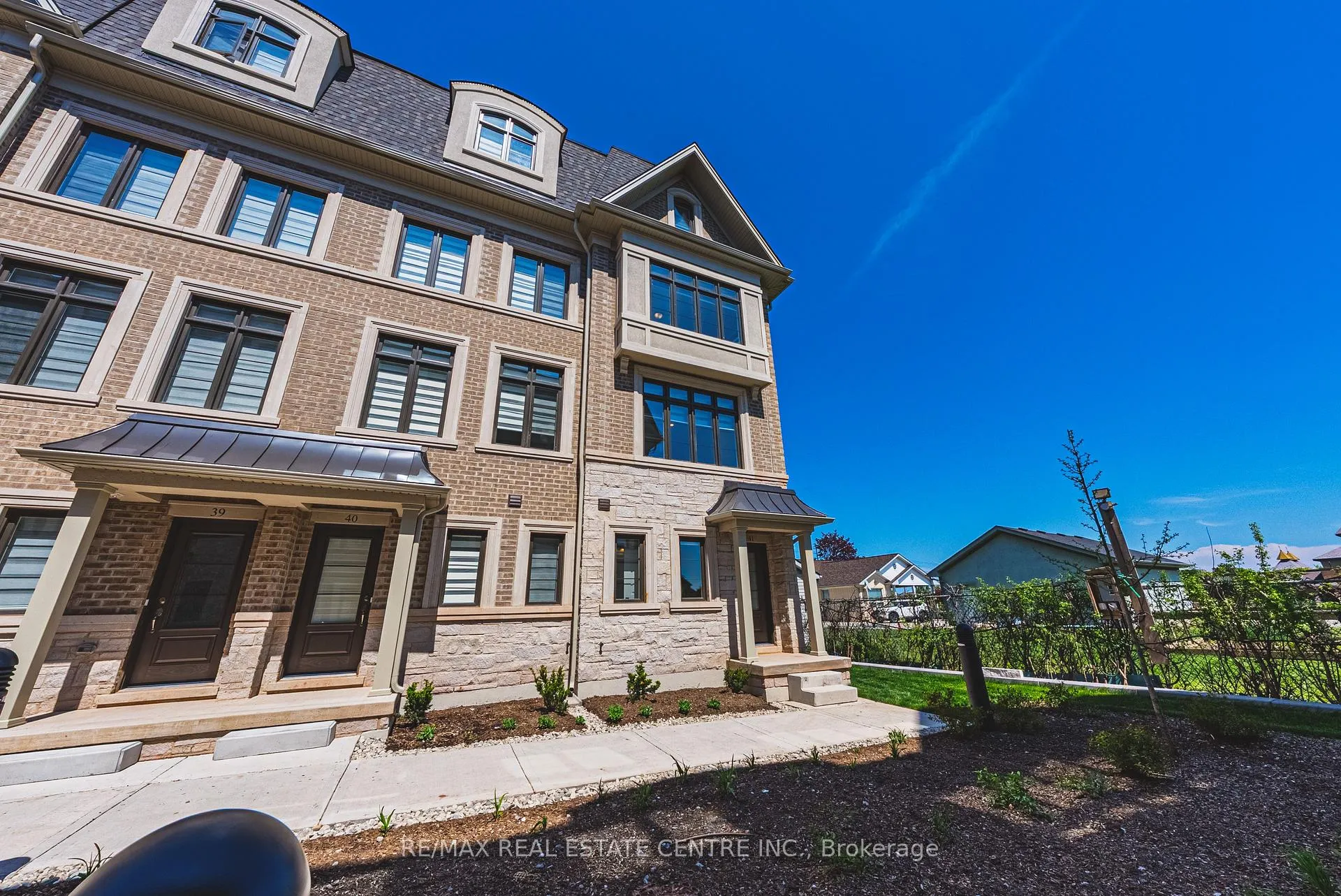 Photo 2 of Unit 41, 260 Melody Cmn, Oakville, River Oaks — HOMEH