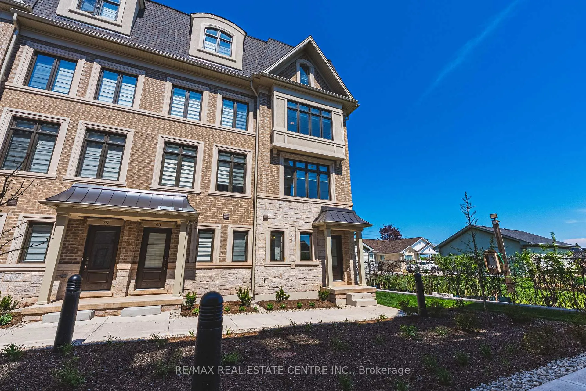 Photo 4 of Unit 41, 260 Melody Cmn, Oakville, River Oaks — HOMEH