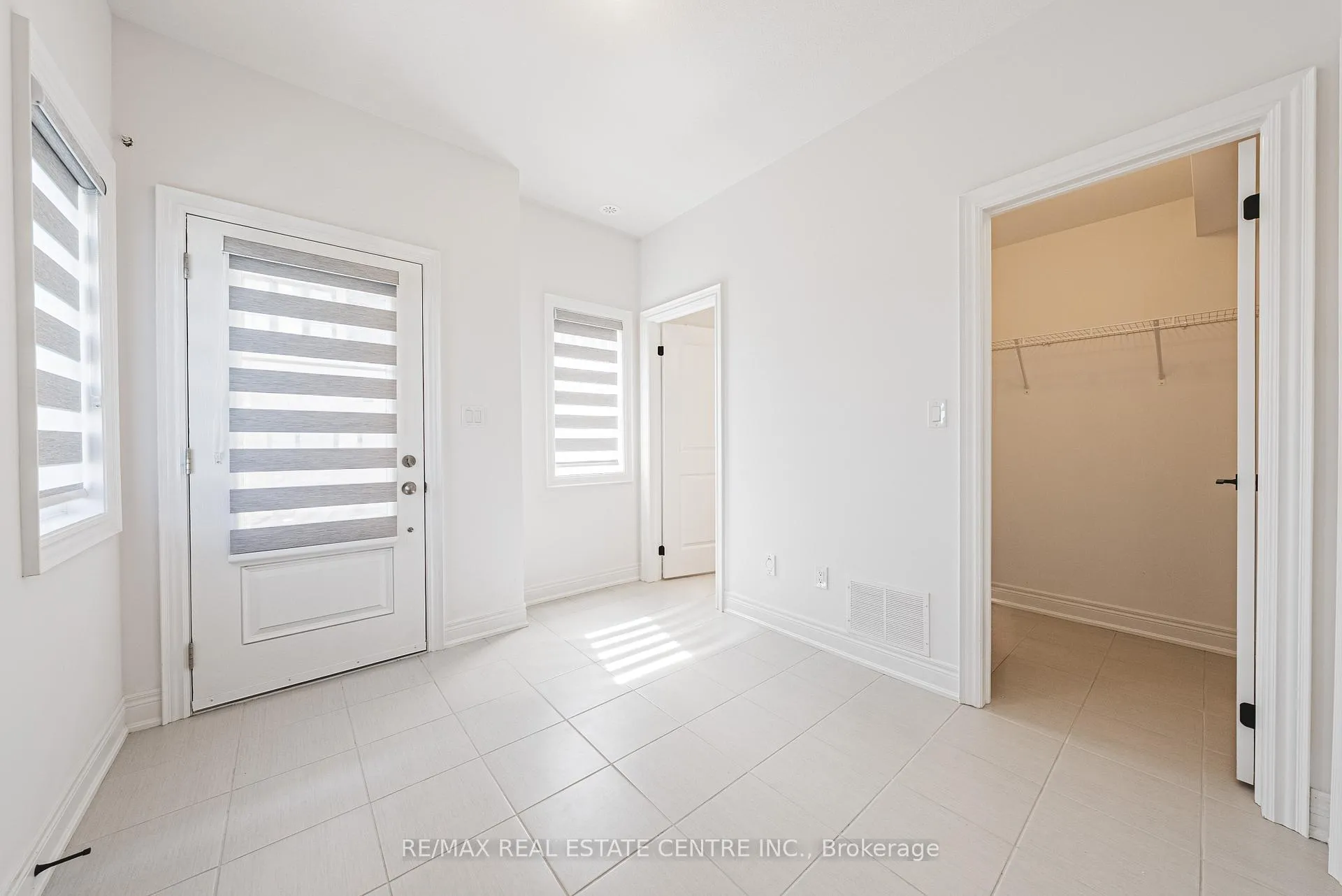 Photo 5 of Unit 41, 260 Melody Cmn, Oakville, River Oaks — HOMEH