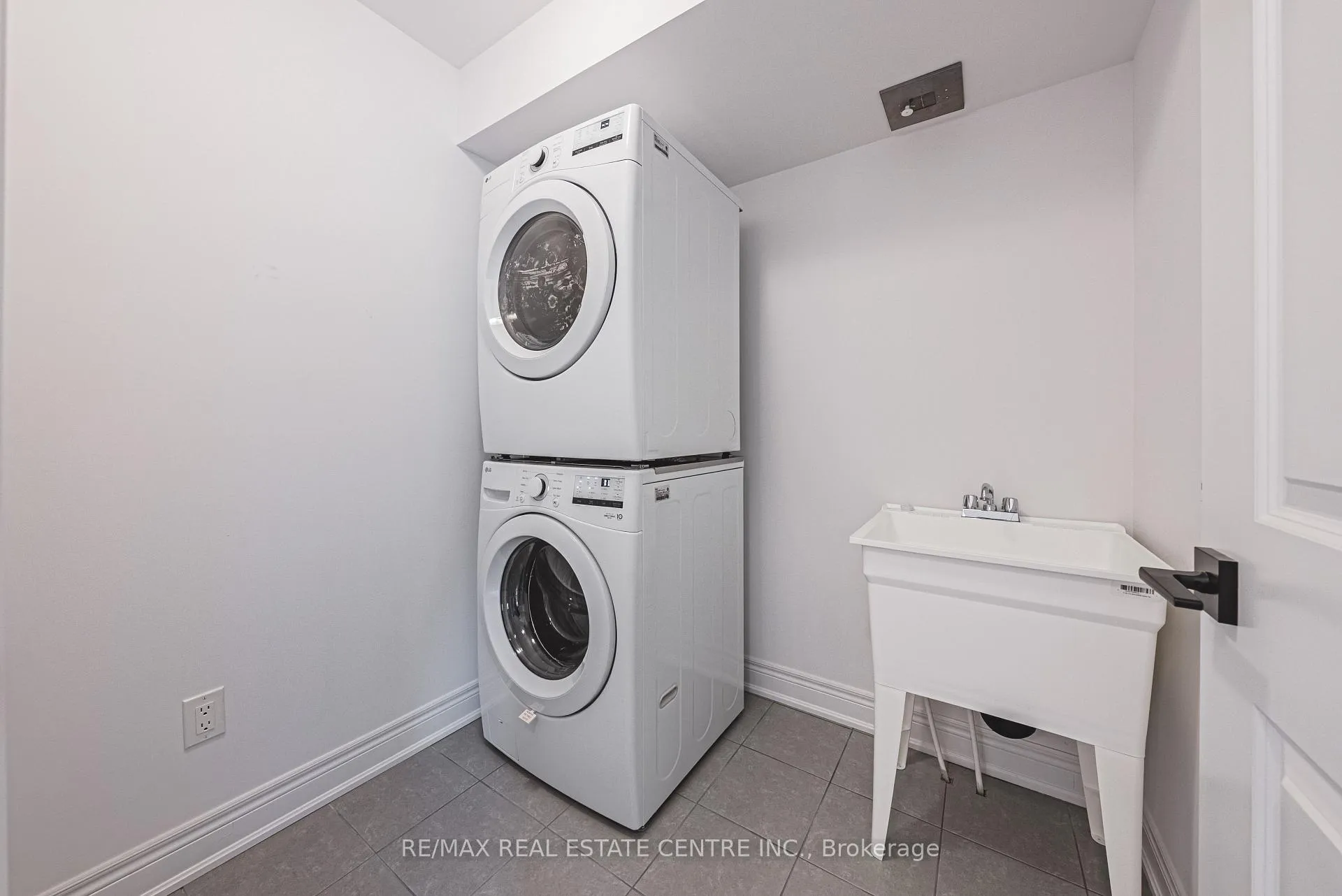 Photo 29 of Unit 41, 260 Melody Cmn, Oakville, River Oaks — HOMEH