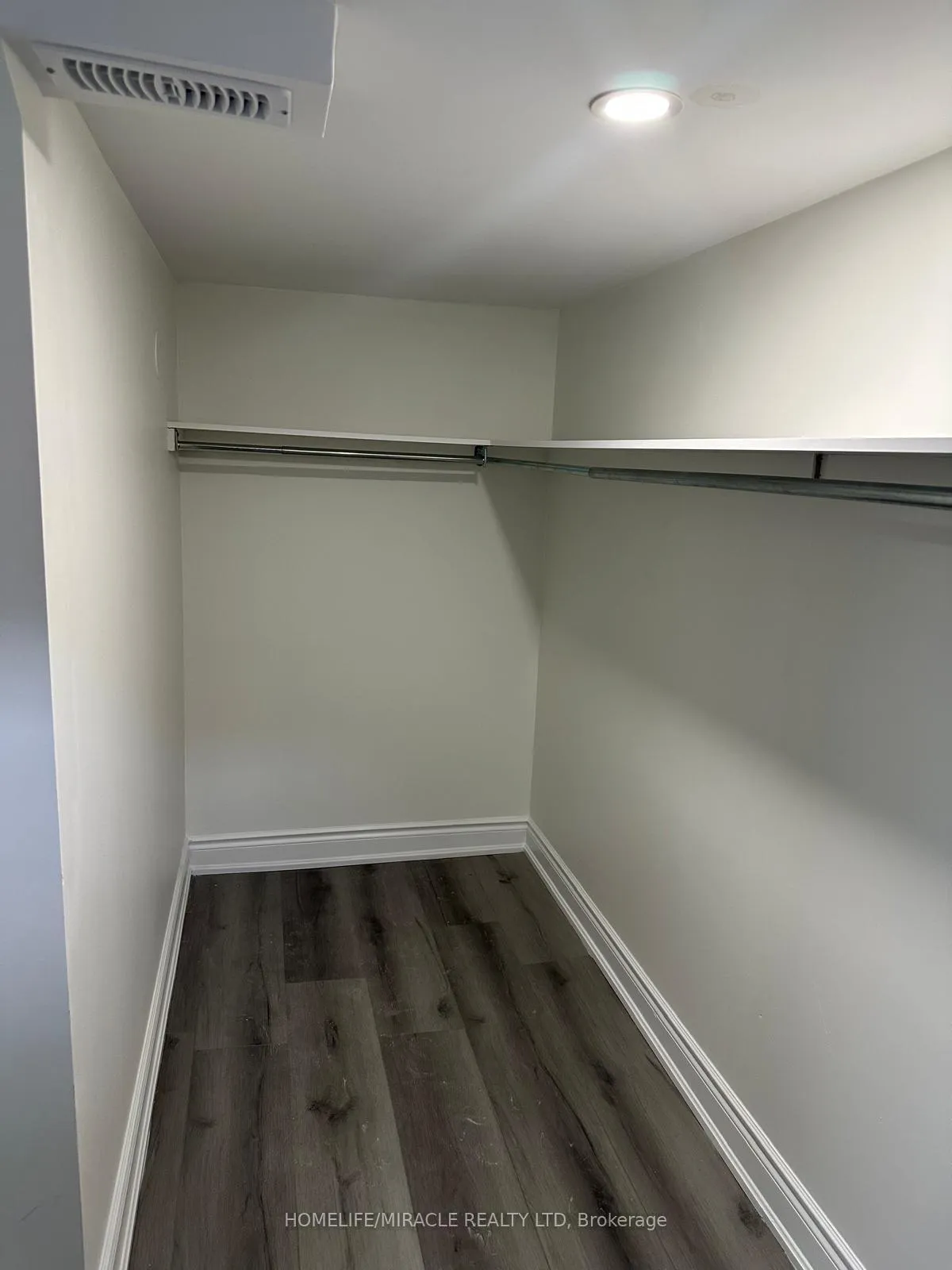 Photo 3 of 150 Beechnut Road, Vaughan, West Woodbridge — HOMEH