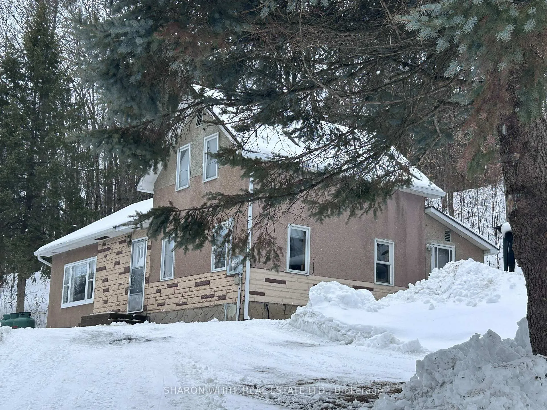 Front of 192 Monck Street