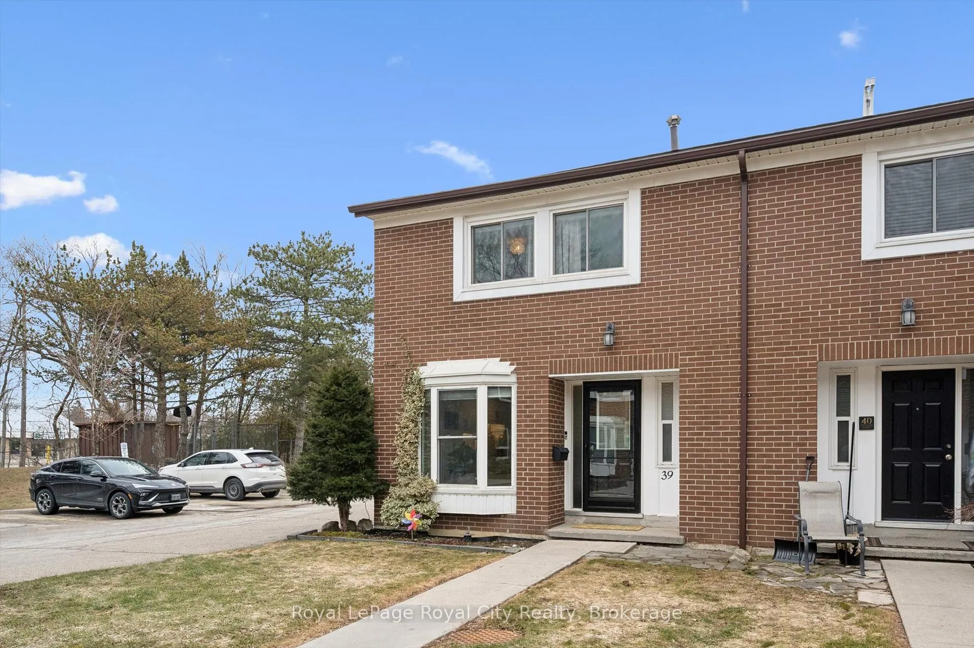Photo 2 of Unit 39, 121 Bagot Street, Guelph, Junction/Onward Willow — HOMEH
