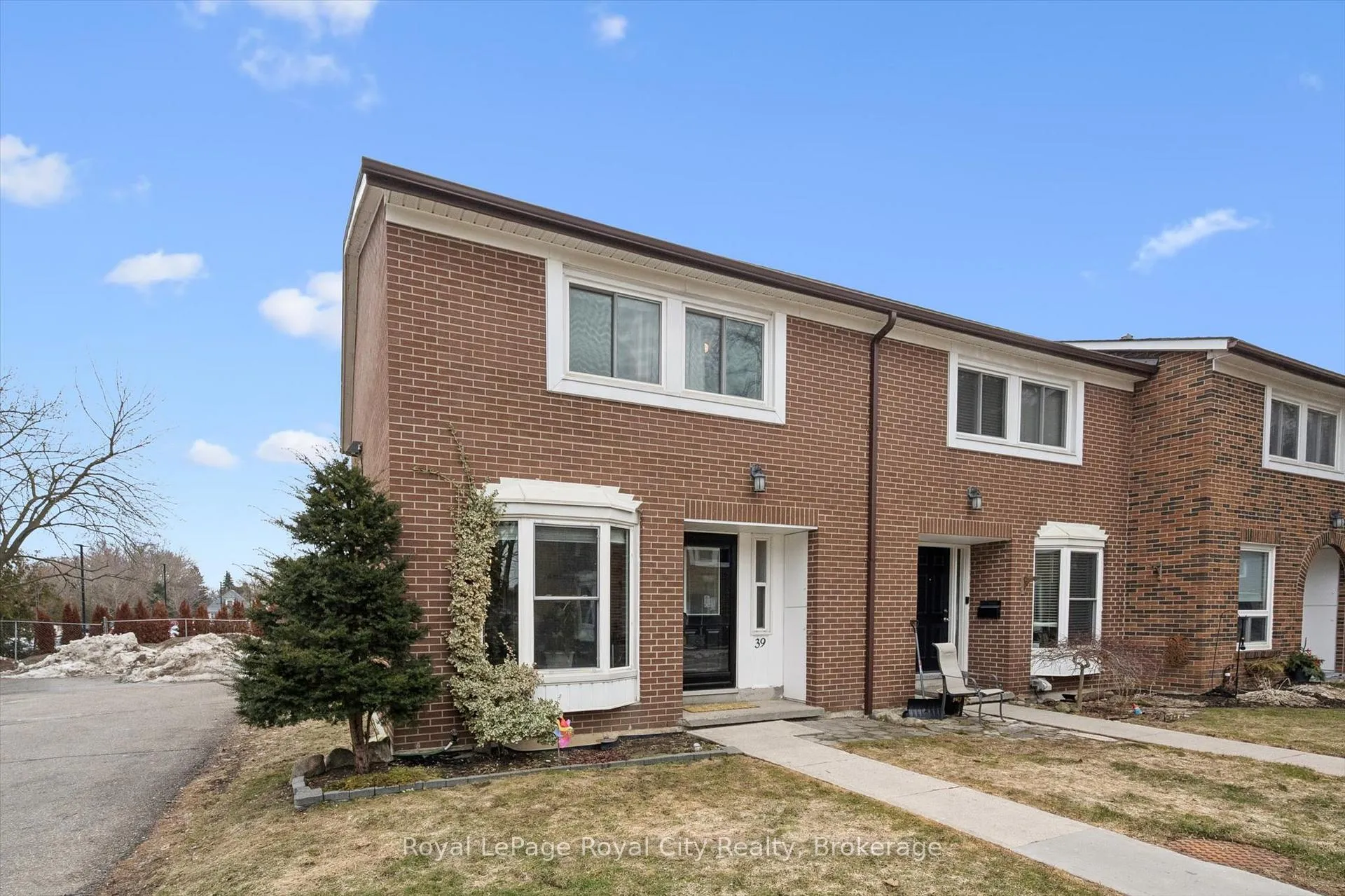 Photo 3 of Unit 39, 121 Bagot Street, Guelph, Junction/Onward Willow — HOMEH