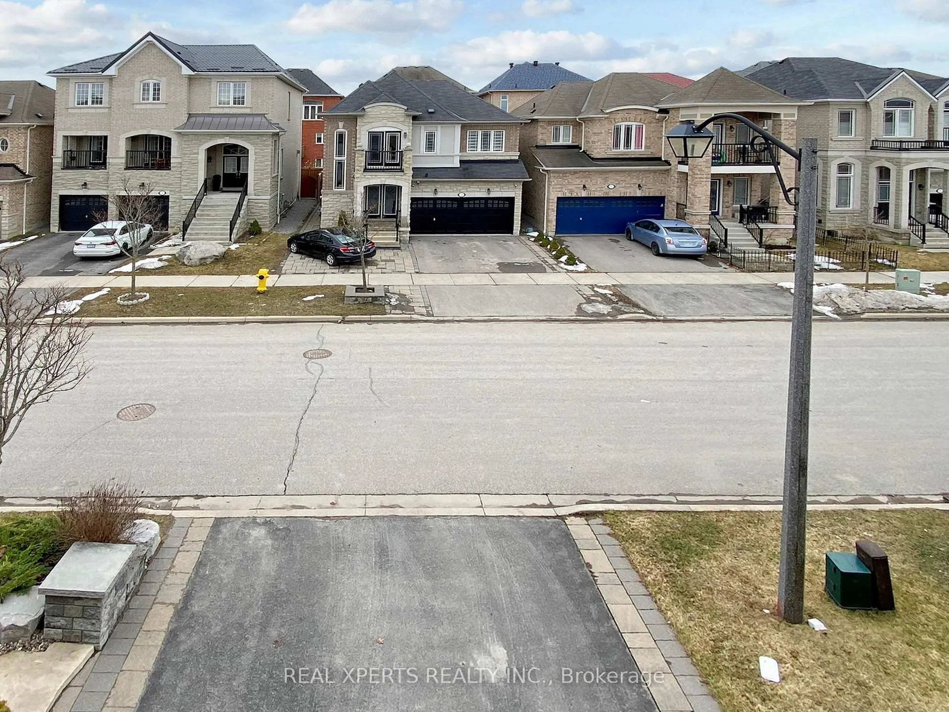 Photo 4 of 6 Bellotti Crescent, Ajax, Northeast Ajax — HOMEH