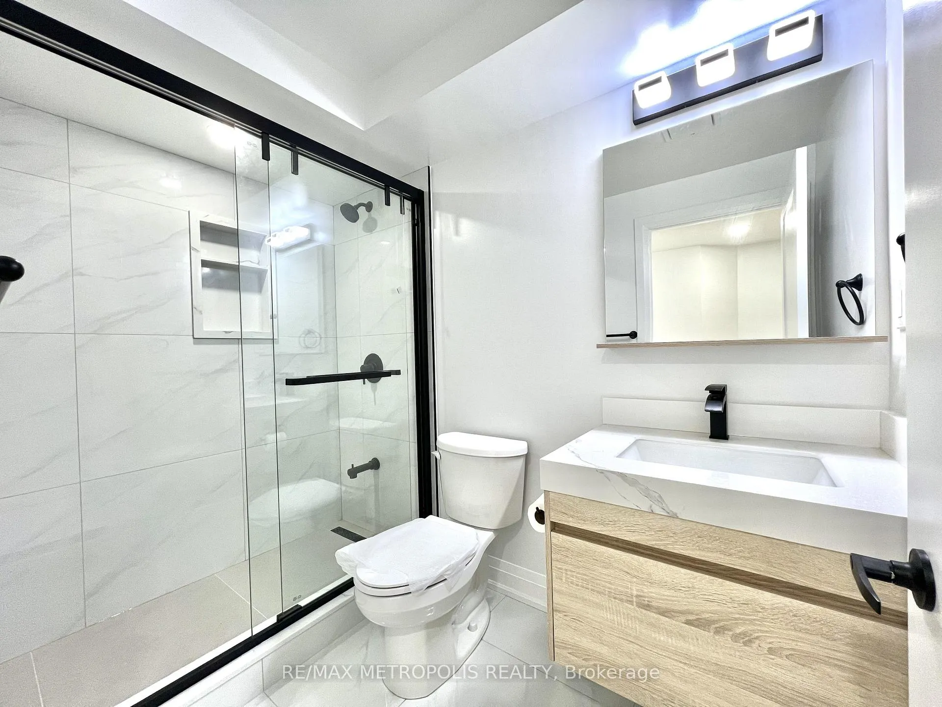 Photo 5 of Unit Basement, 3271A Turnstone Boulevard, Pickering, Rural Pickering — HOMEH