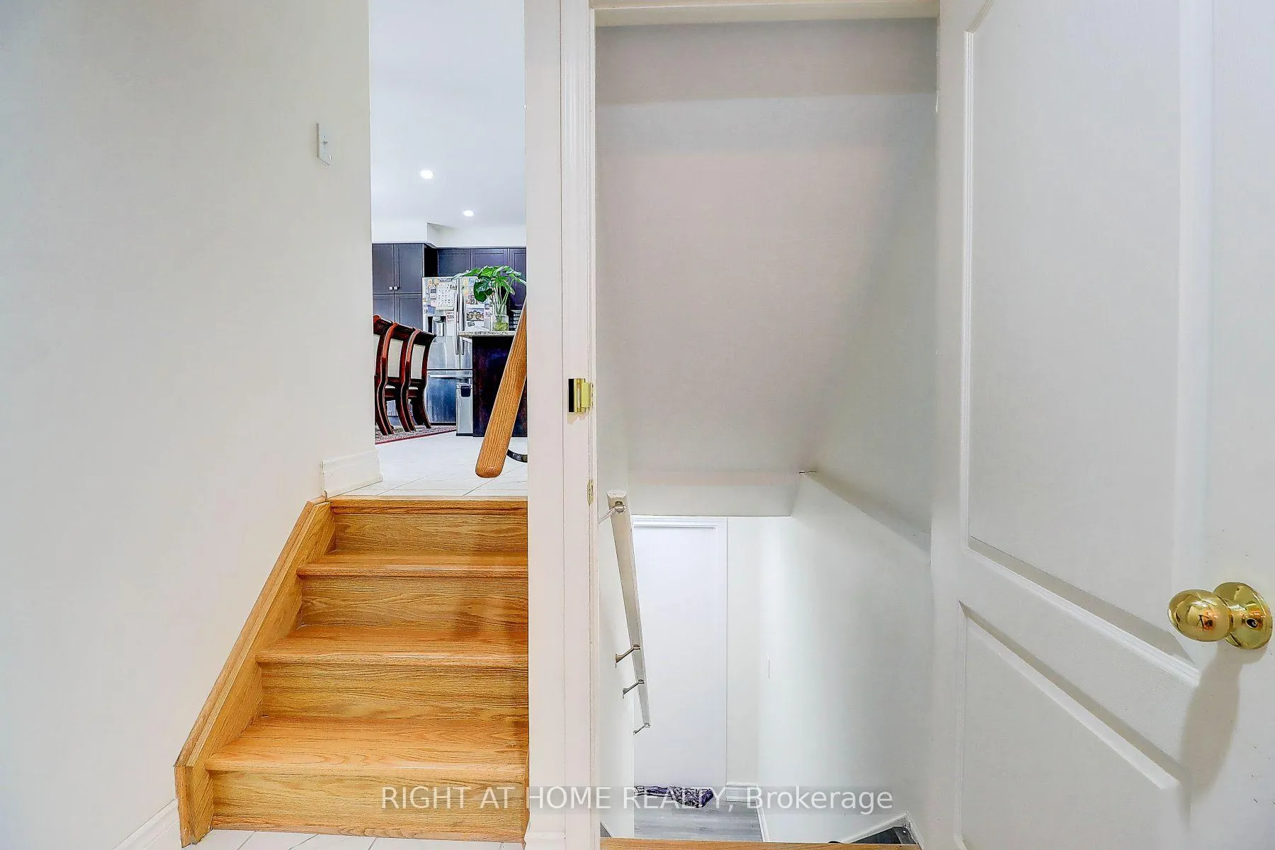 Photo 15 of Unit Main, 58 Barnfield Crescent, Ajax, Northeast Ajax — HOMEH