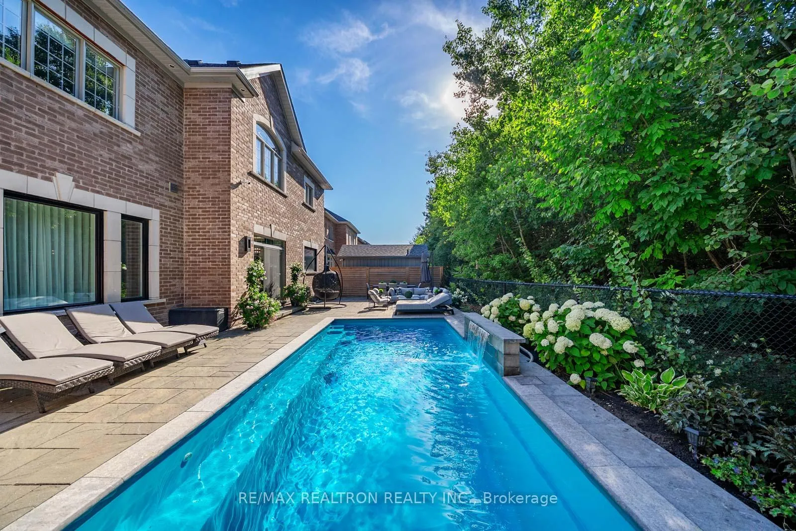 Photo 2 of 61 Cedarpoint Court, Vaughan, Patterson — HOMEH