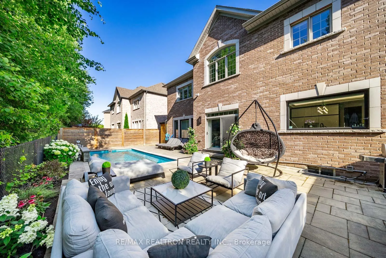 Photo 4 of 61 Cedarpoint Court, Vaughan, Patterson — HOMEH