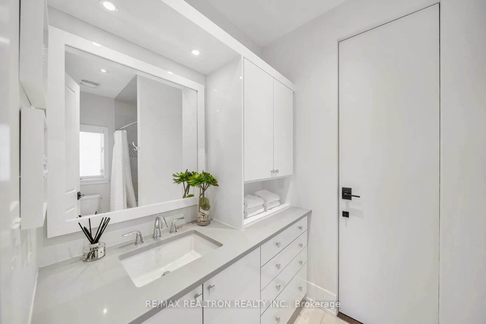 Photo 38 of 61 Cedarpoint Court, Vaughan, Patterson — HOMEH