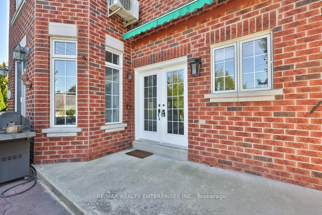 Photo 3 of 37 Castlegate Boulevard, Brampton, Bram East — HOMEH