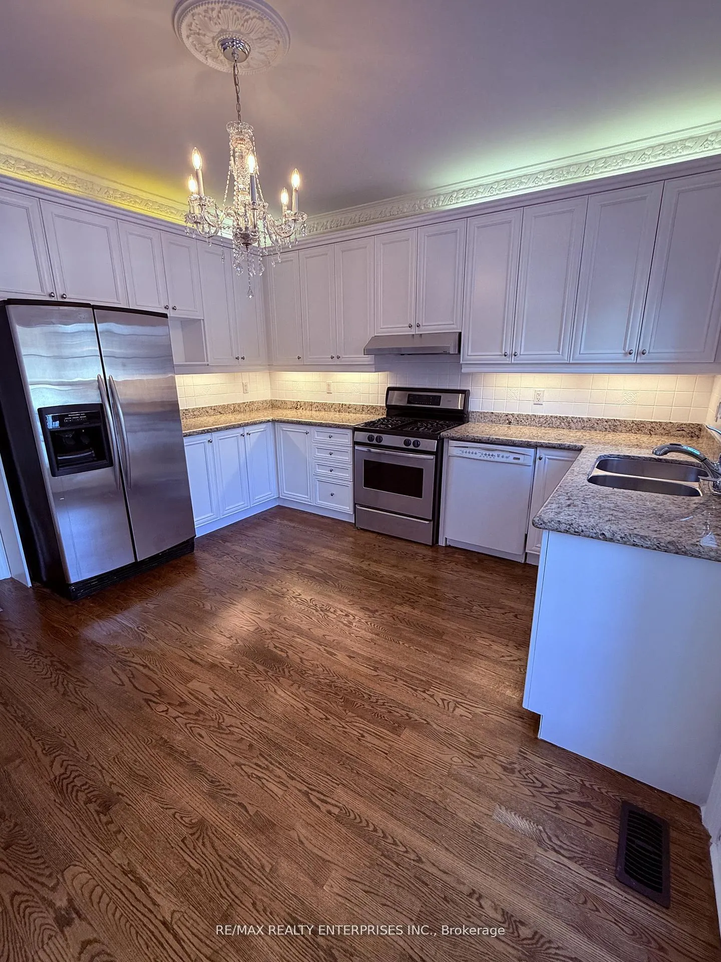 Photo 4 of 37 Castlegate Boulevard, Brampton, Bram East — HOMEH