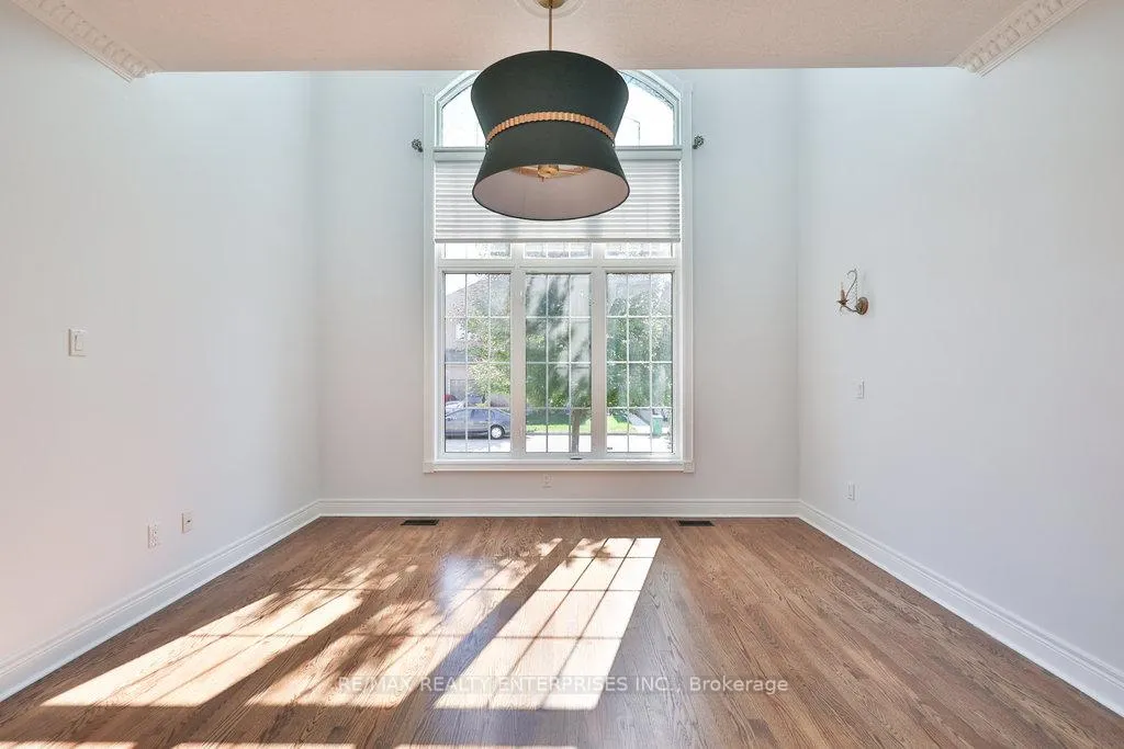 Photo 11 of 37 Castlegate Boulevard, Brampton, Bram East — HOMEH