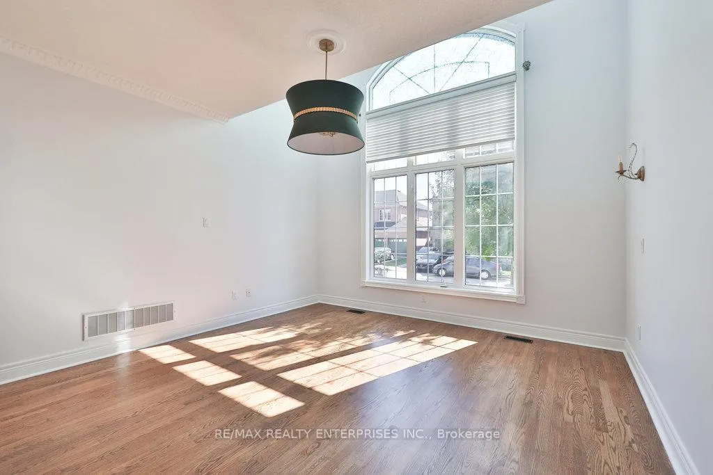 Photo 12 of 37 Castlegate Boulevard, Brampton, Bram East — HOMEH