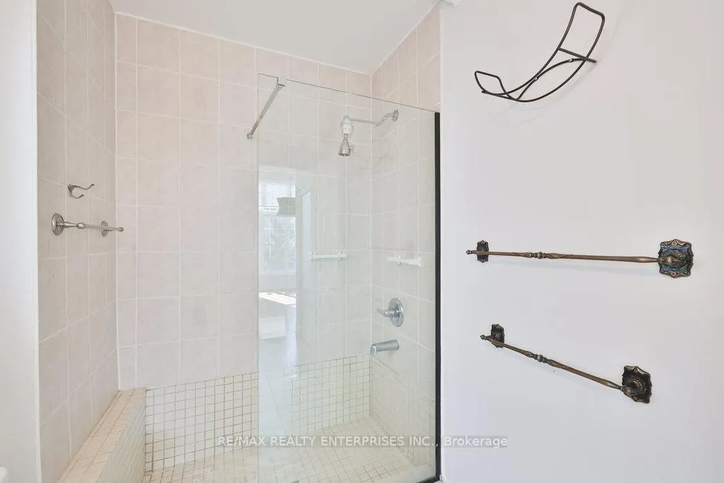 Photo 16 of 37 Castlegate Boulevard, Brampton, Bram East — HOMEH