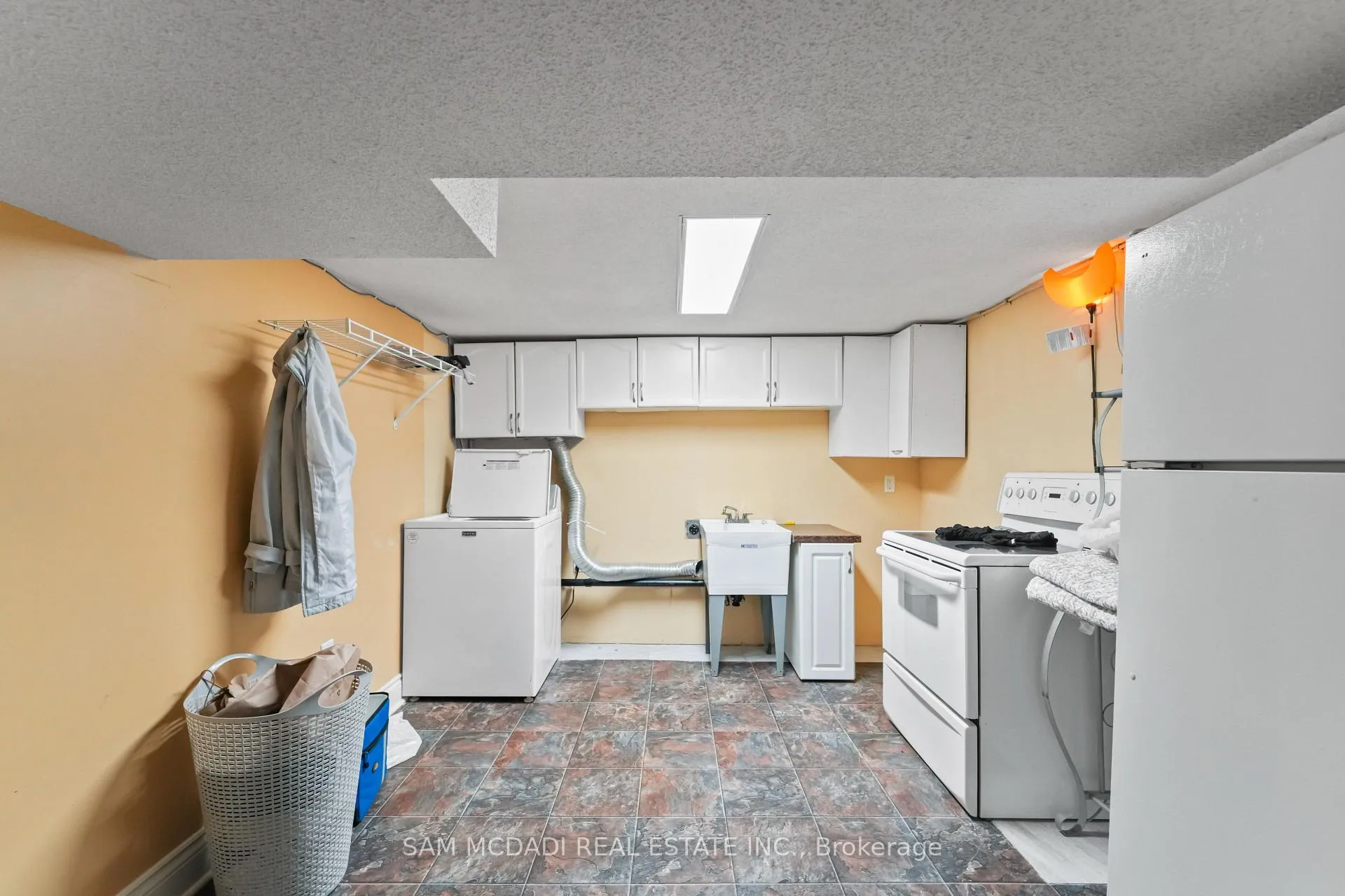 Photo 29 of 12 Roselle Place, Hamilton, Stoney Creek — HOMEH