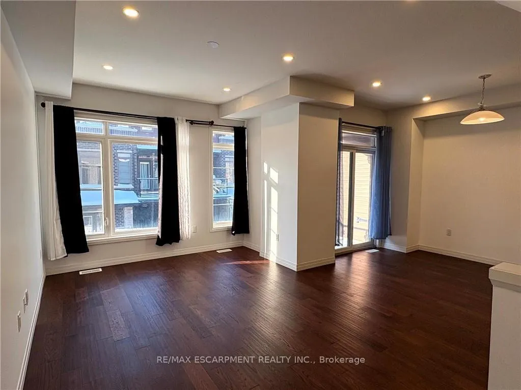Photo 3 of Unit 129, 30 Times Square Boulevard, Hamilton, Stoney Creek Mountain — HOMEH
