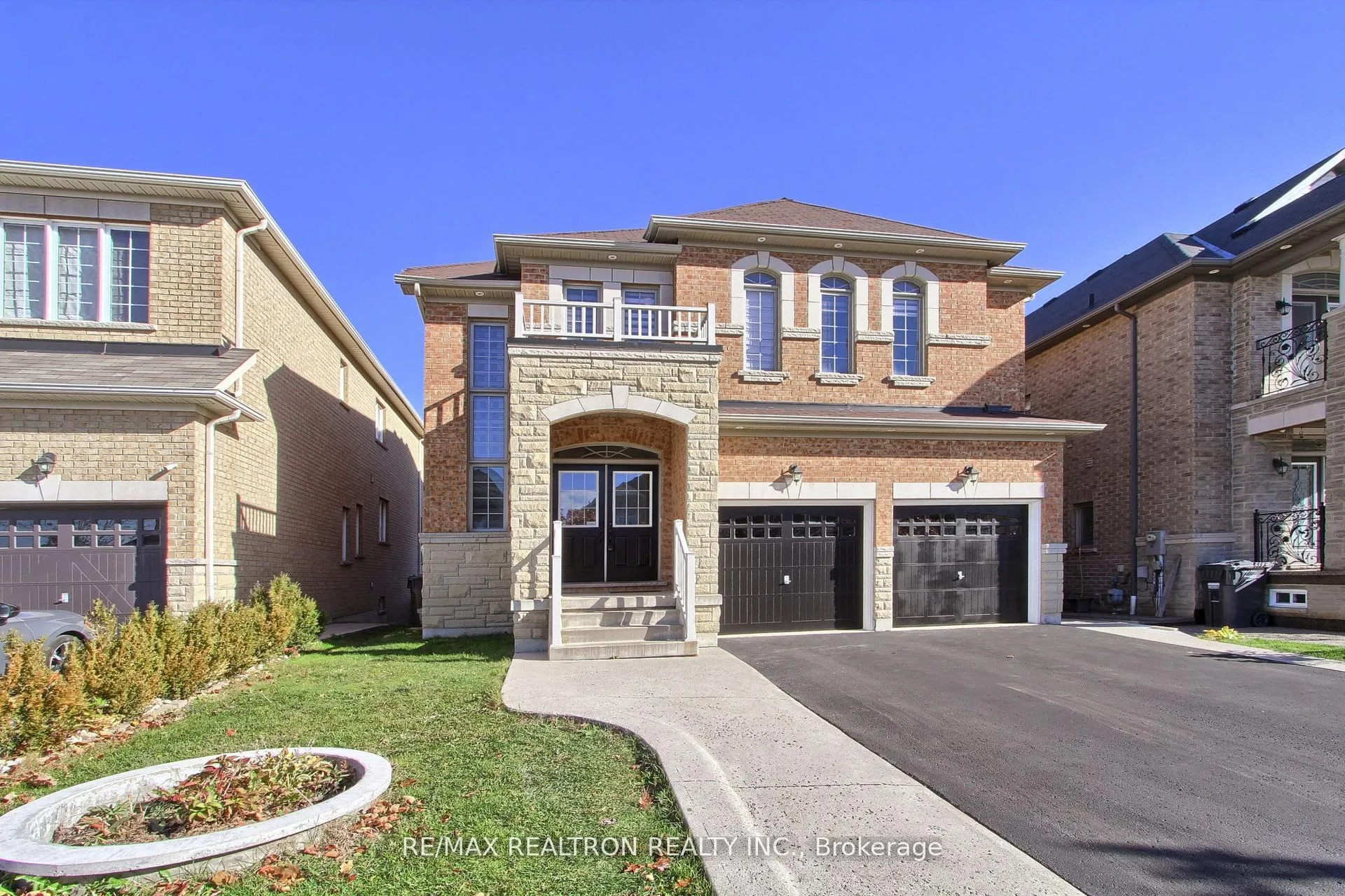 Photo 3 of 79 Apple Valley Way, Brampton, Bram East — HOMEH