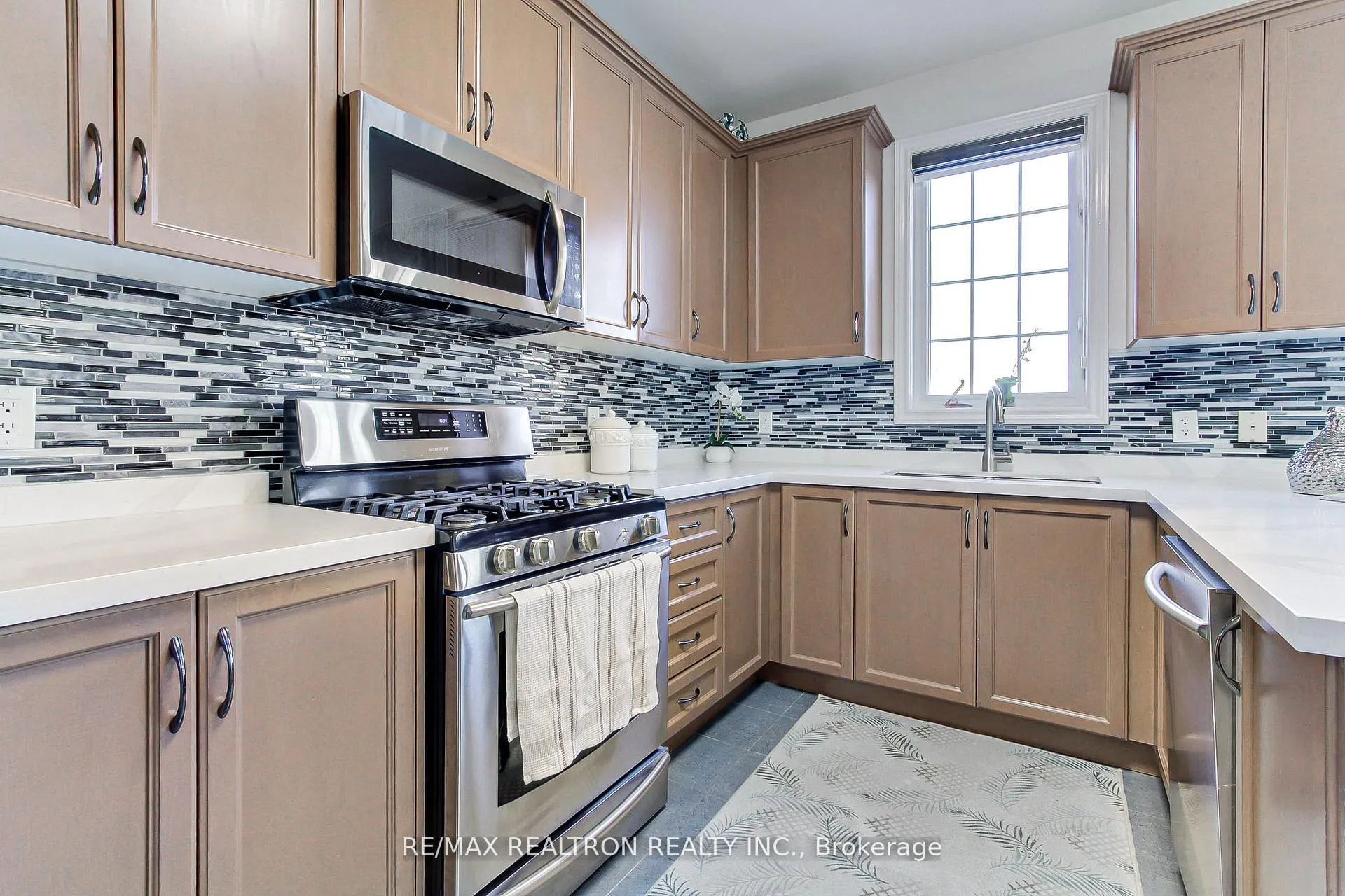 Photo 11 of 79 Apple Valley Way, Brampton, Bram East — HOMEH