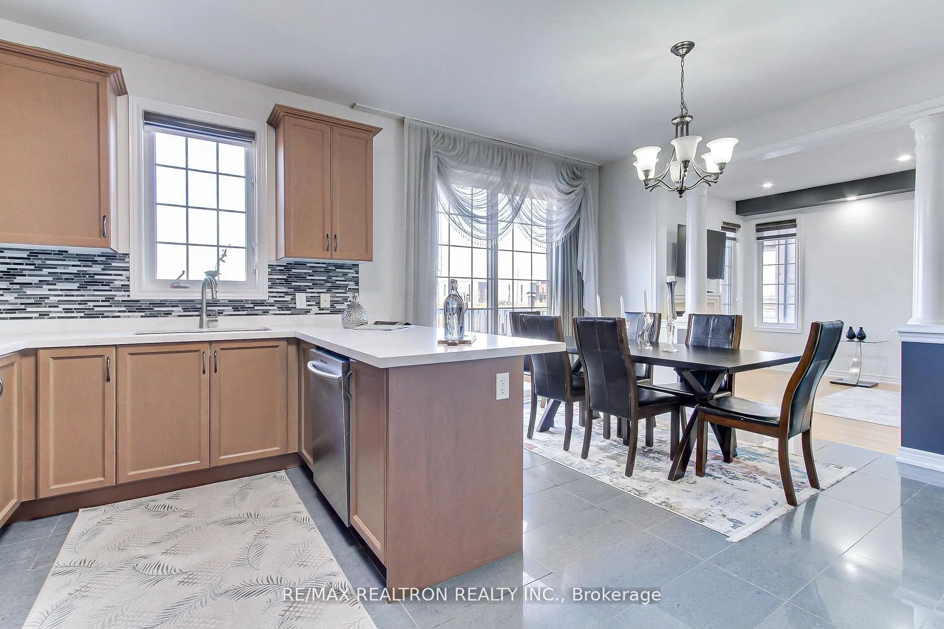 Photo 13 of 79 Apple Valley Way, Brampton, Bram East — HOMEH