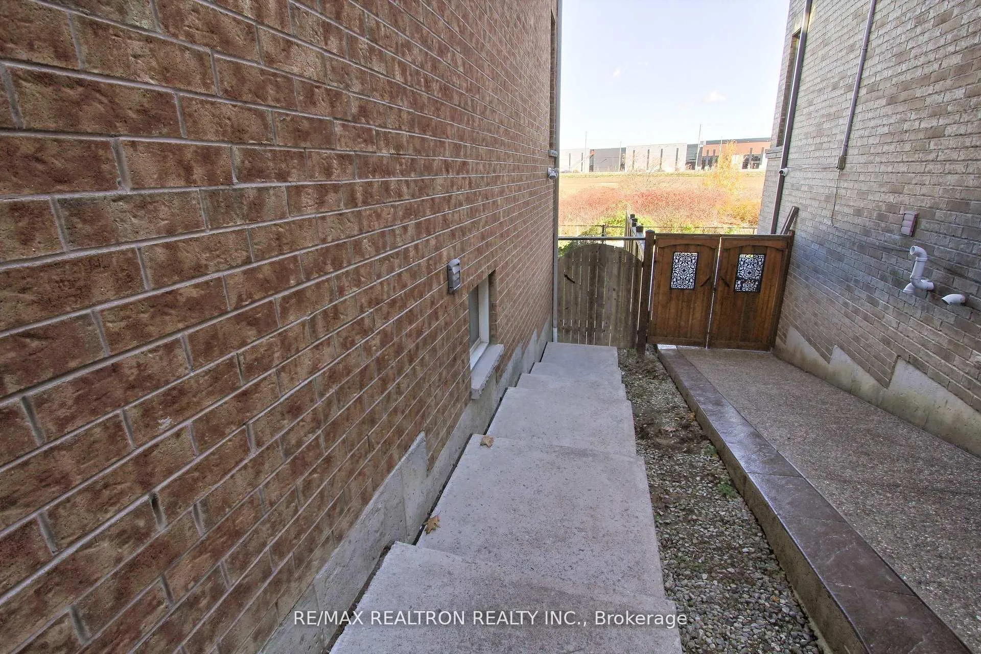 Photo 34 of 79 Apple Valley Way, Brampton, Bram East — HOMEH