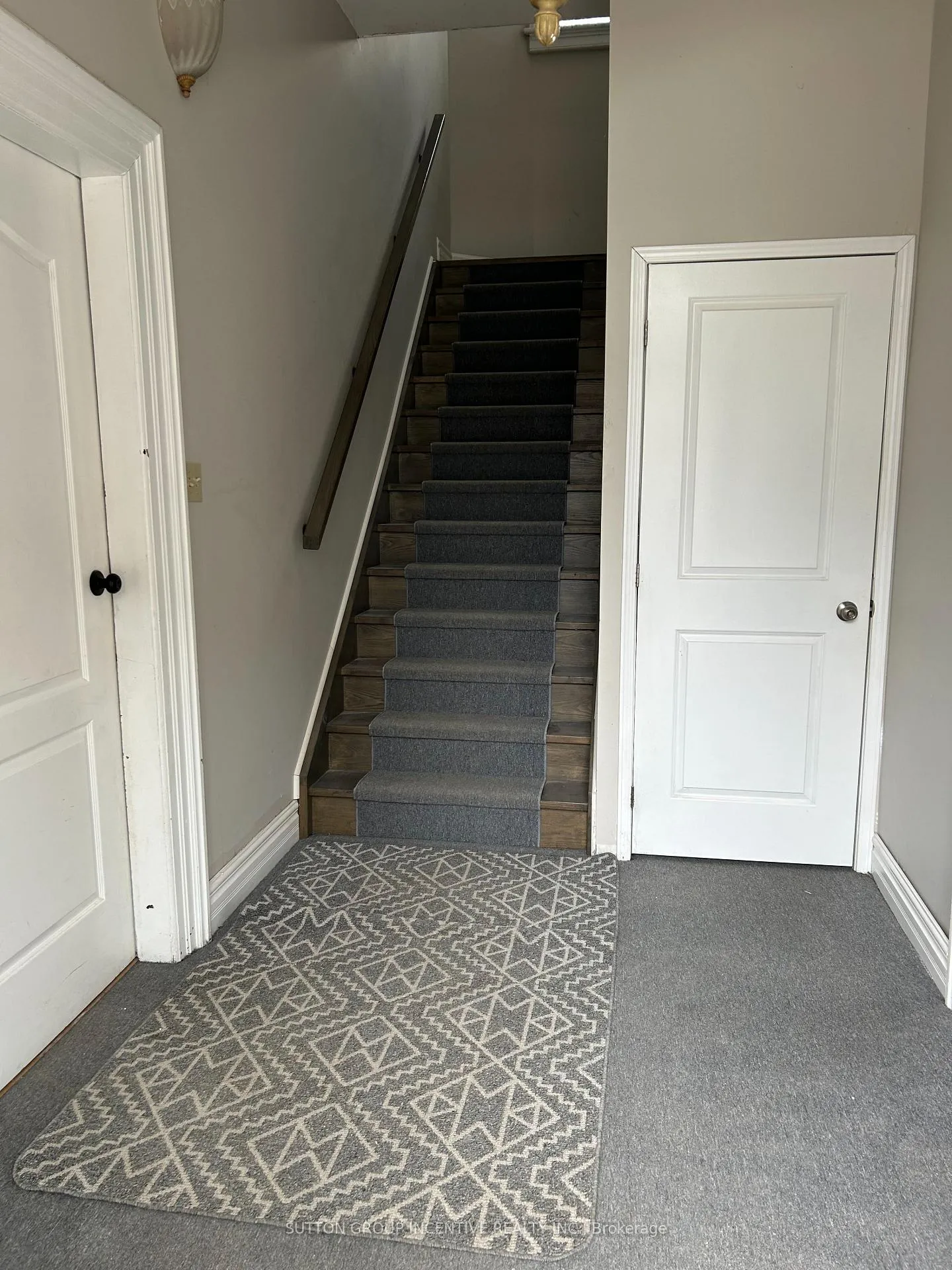 Photo 2 of 166 Collier Street, Barrie, Codrington — HOMEH