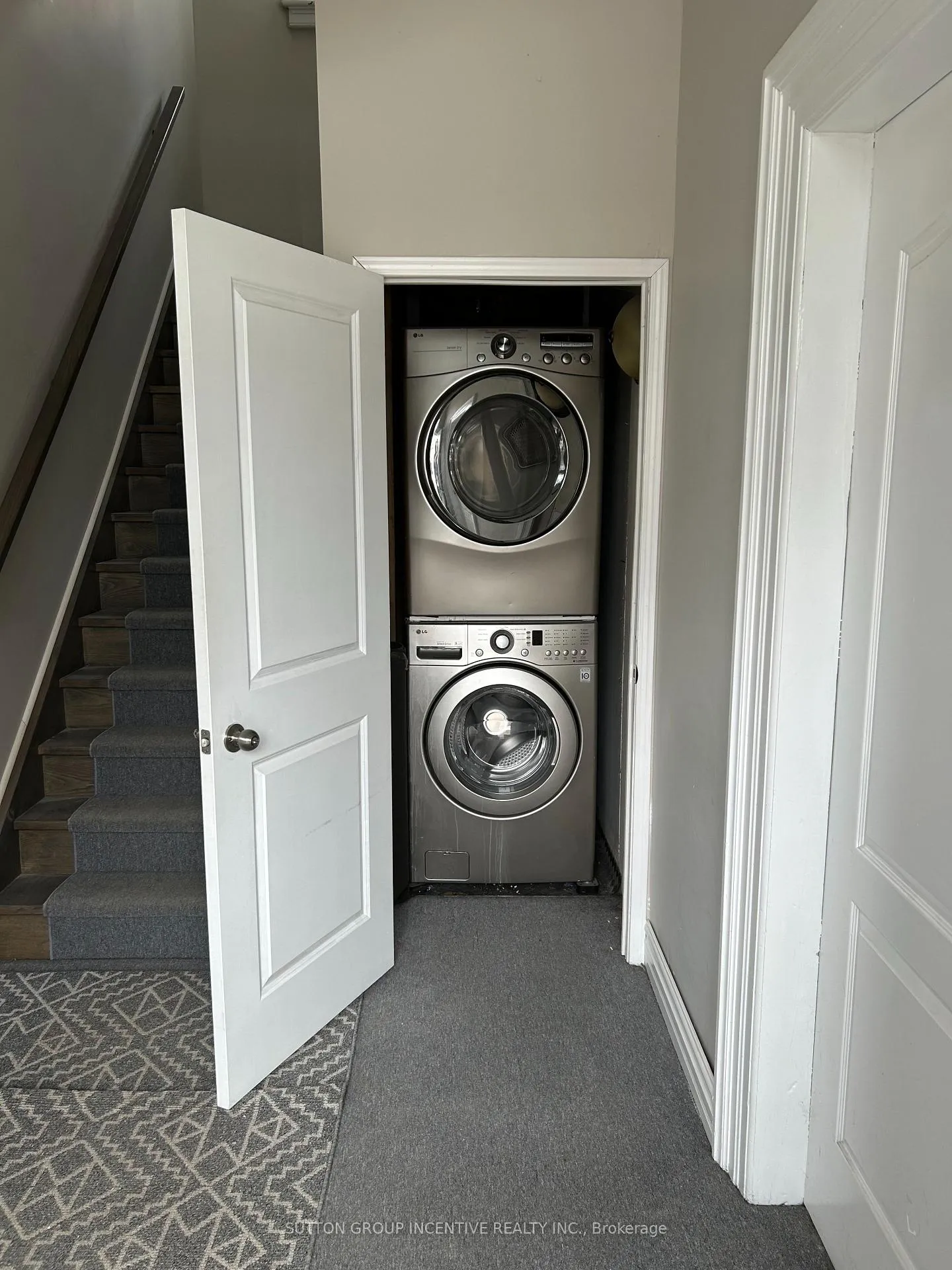 Photo 3 of 166 Collier Street, Barrie, Codrington — HOMEH