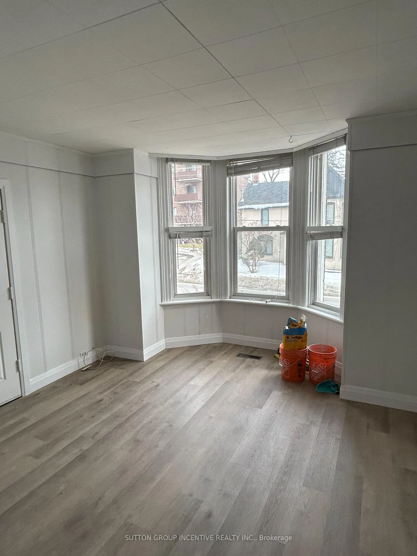 Photo 4 of 166 Collier Street, Barrie, Codrington — HOMEH