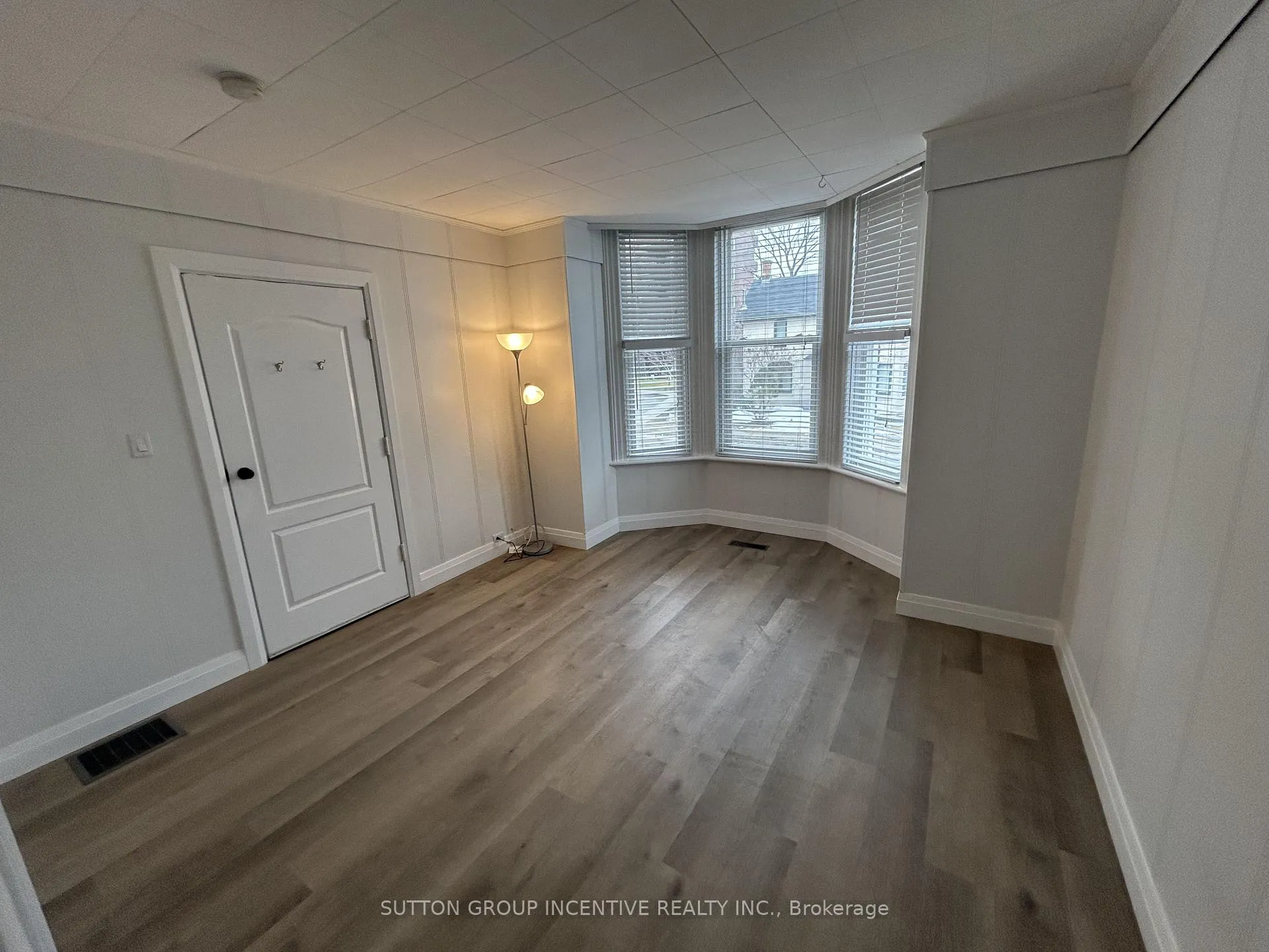 Photo 17 of 166 Collier Street, Barrie, Codrington — HOMEH