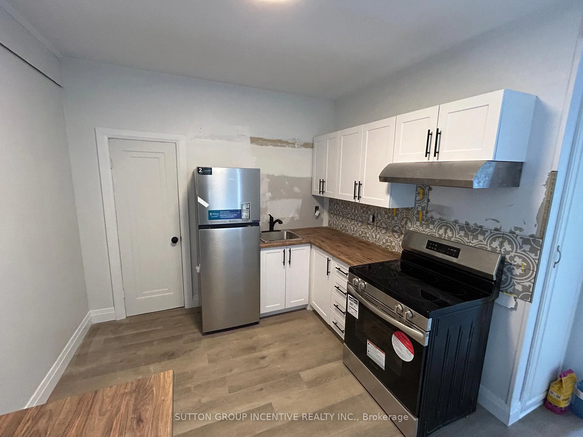 Photo 22 of 166 Collier Street, Barrie, Codrington — HOMEH