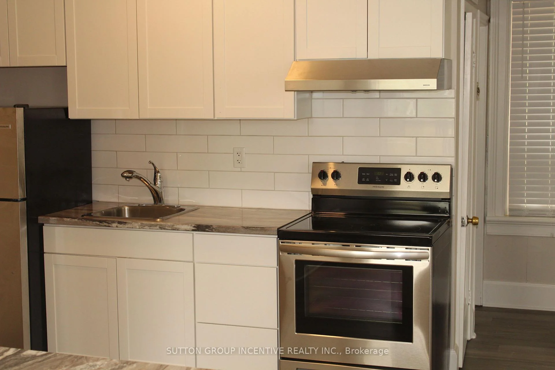 Photo 23 of 166 Collier Street, Barrie, Codrington — HOMEH