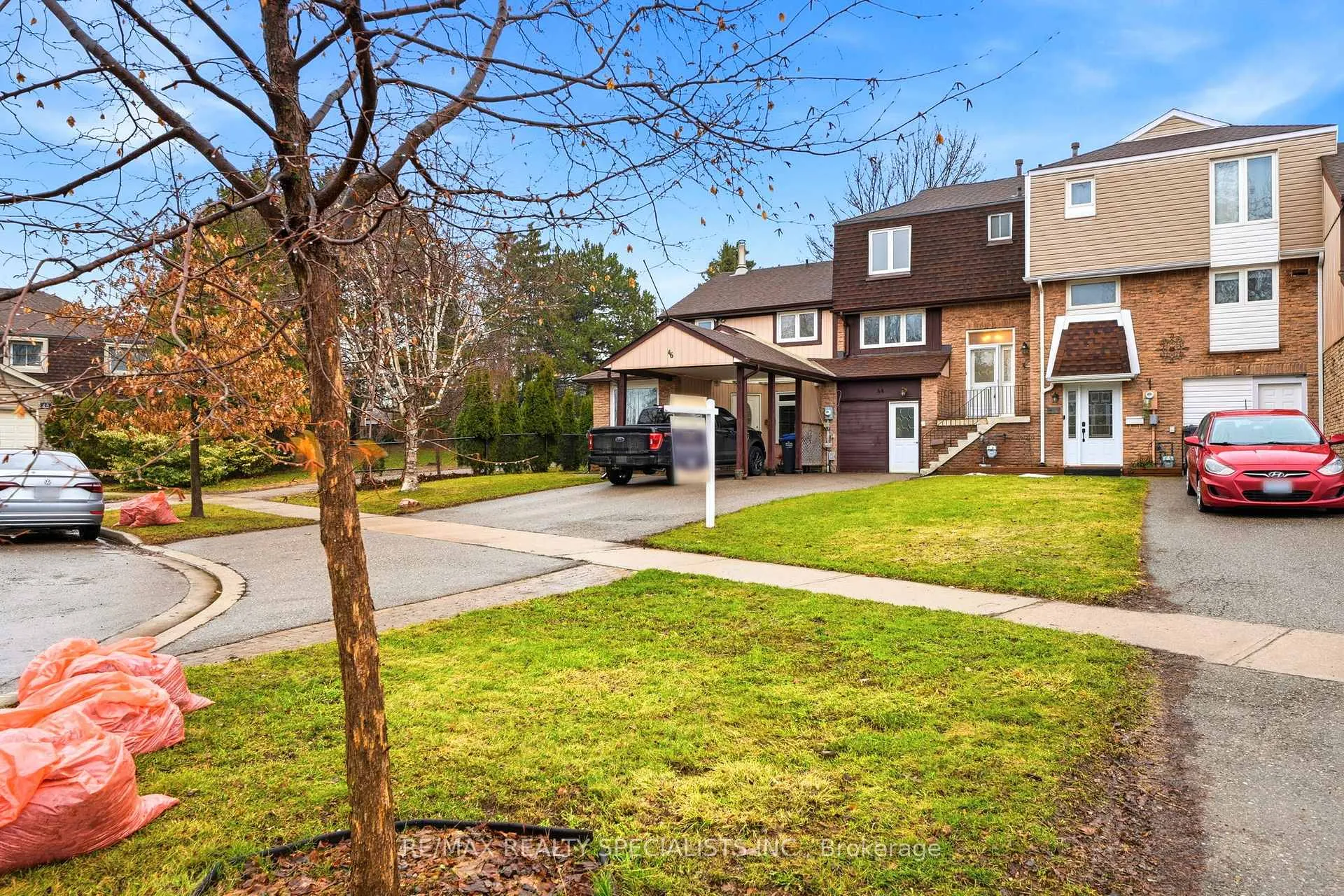 Photo 2 of 44 Fanshawe Drive, Brampton, Heart Lake West — HOMEH