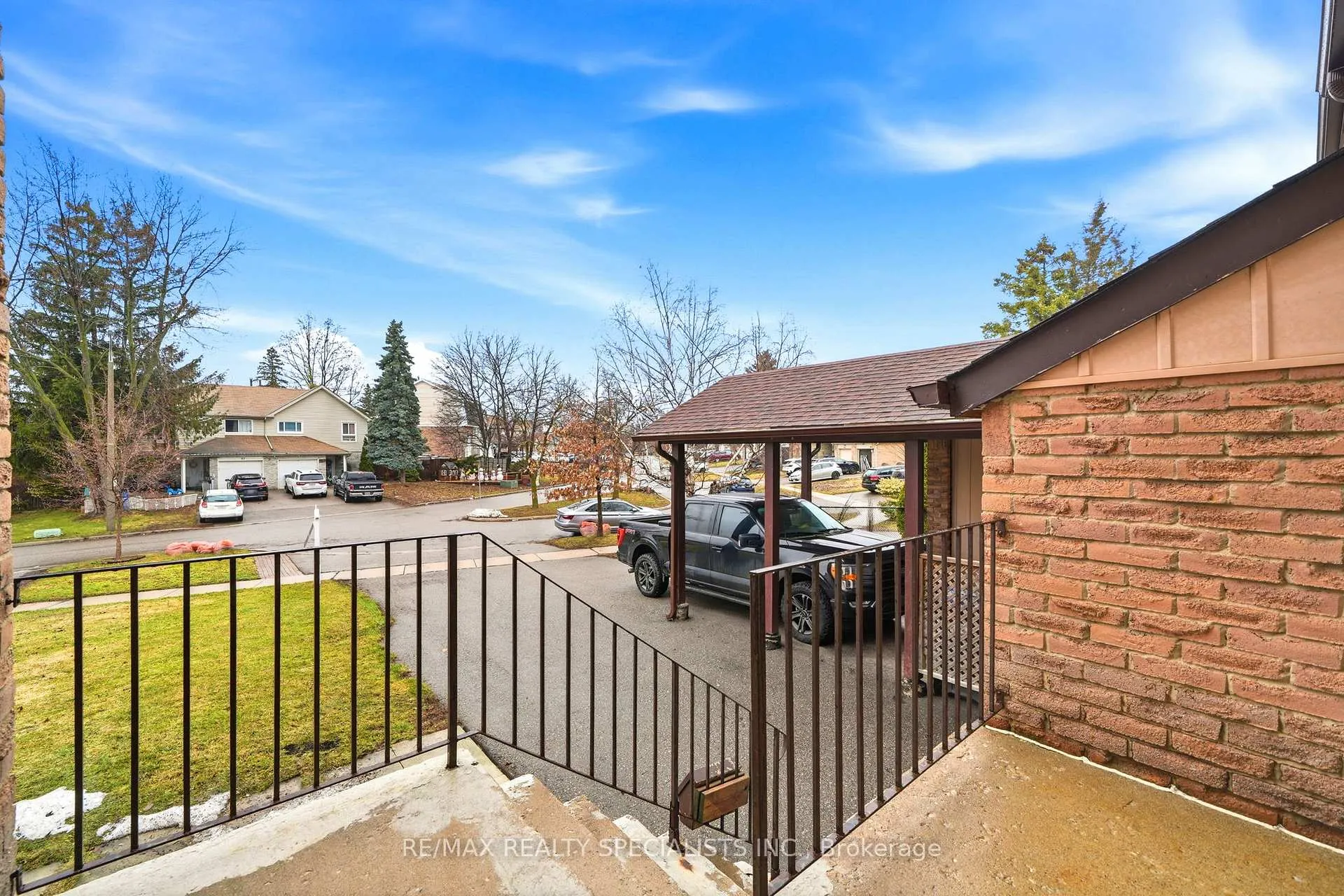 Photo 3 of 44 Fanshawe Drive, Brampton, Heart Lake West — HOMEH