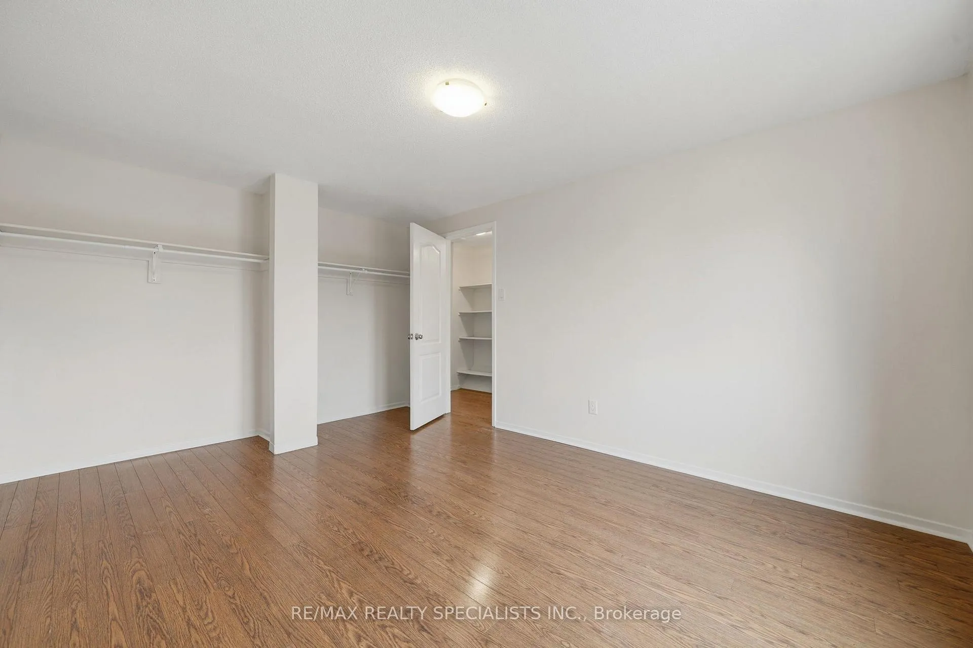 Photo 5 of 44 Fanshawe Drive, Brampton, Heart Lake West — HOMEH