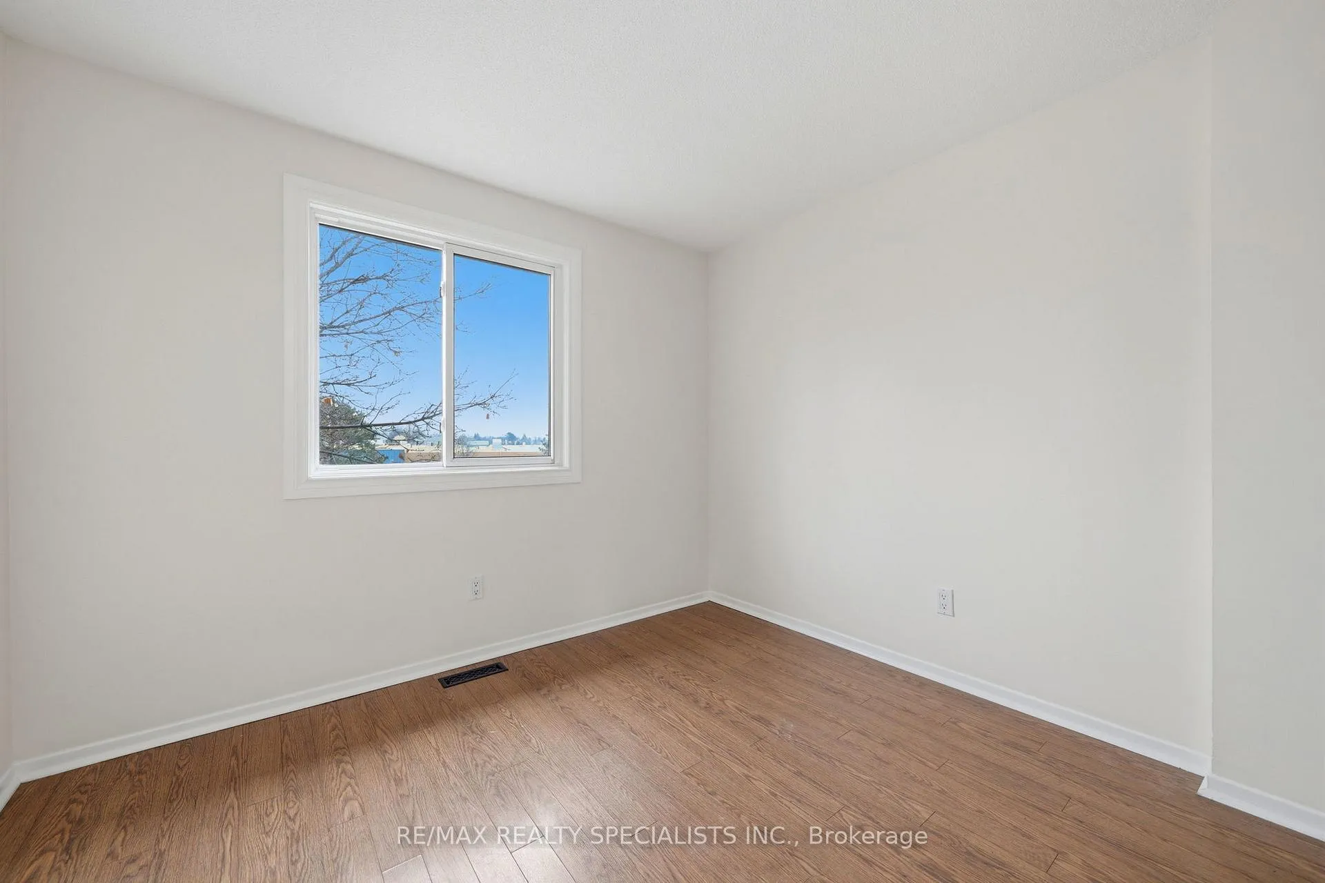 Photo 8 of 44 Fanshawe Drive, Brampton, Heart Lake West — HOMEH