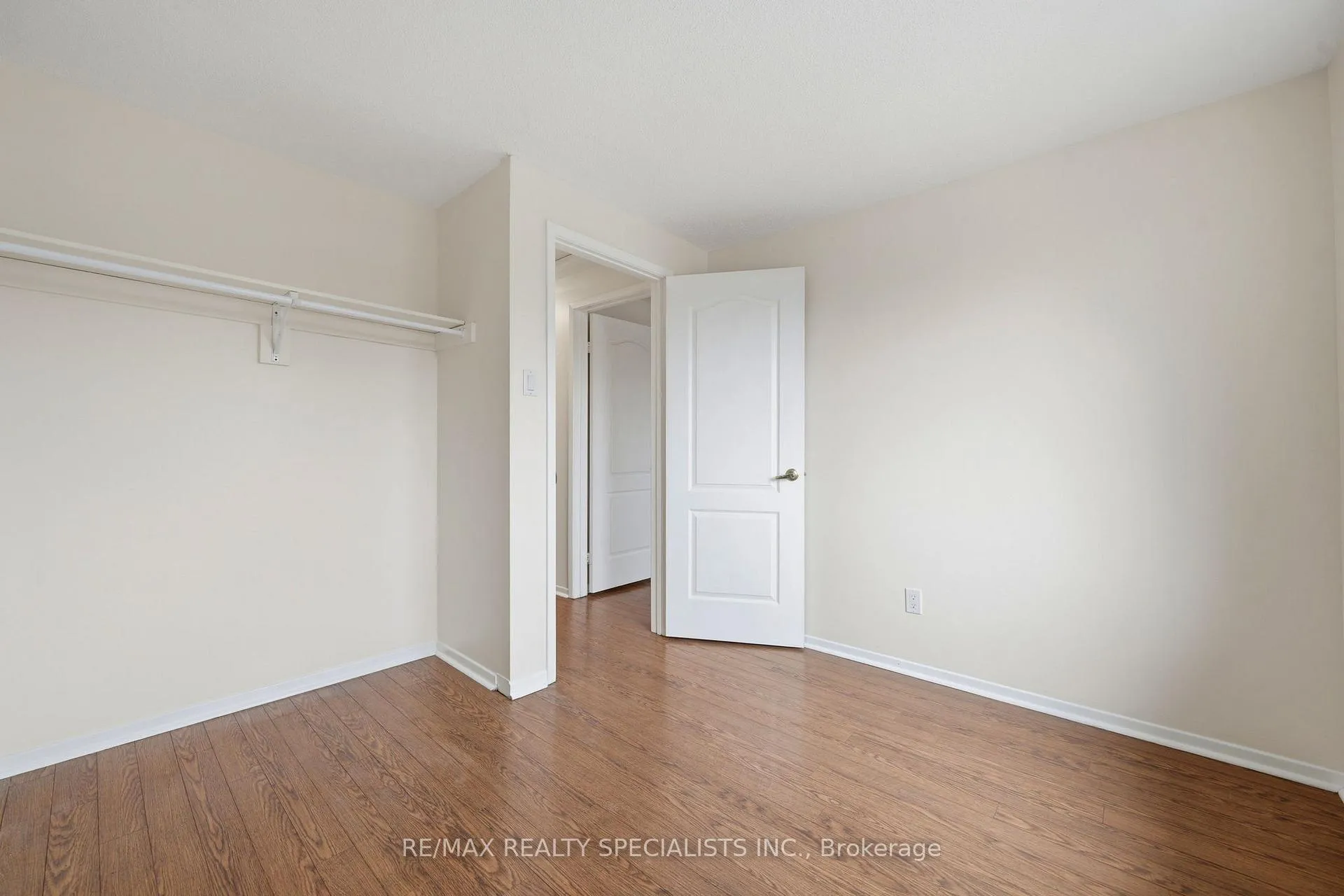 Photo 9 of 44 Fanshawe Drive, Brampton, Heart Lake West — HOMEH