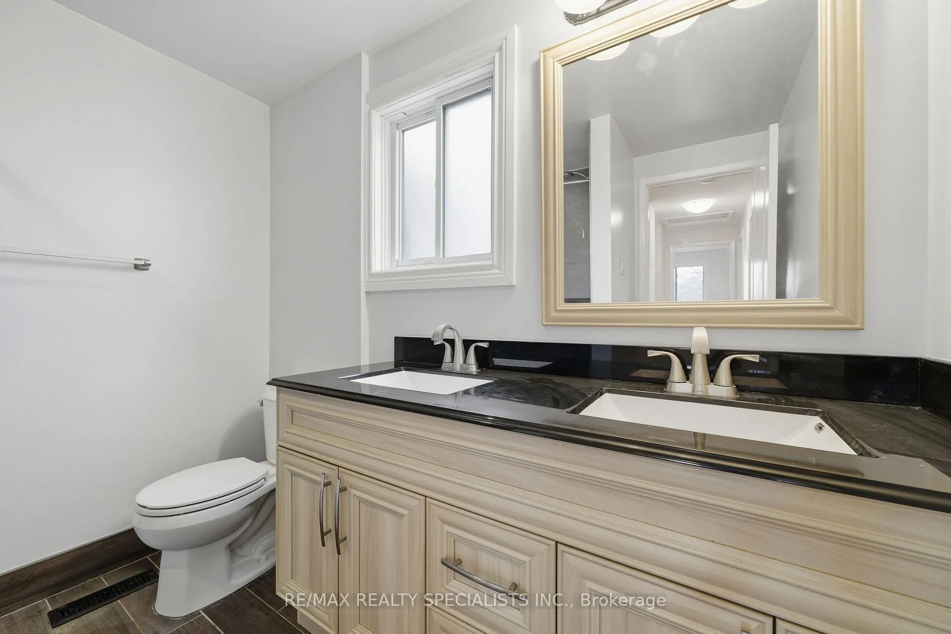 Photo 10 of 44 Fanshawe Drive, Brampton, Heart Lake West — HOMEH
