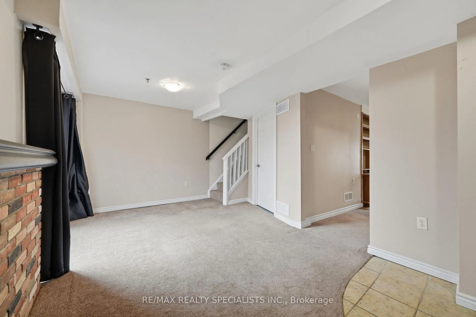 Photo 12 of 44 Fanshawe Drive, Brampton, Heart Lake West — HOMEH