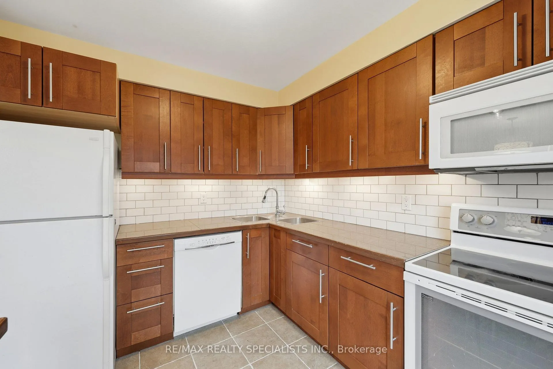 Photo 31 of 44 Fanshawe Drive, Brampton, Heart Lake West — HOMEH