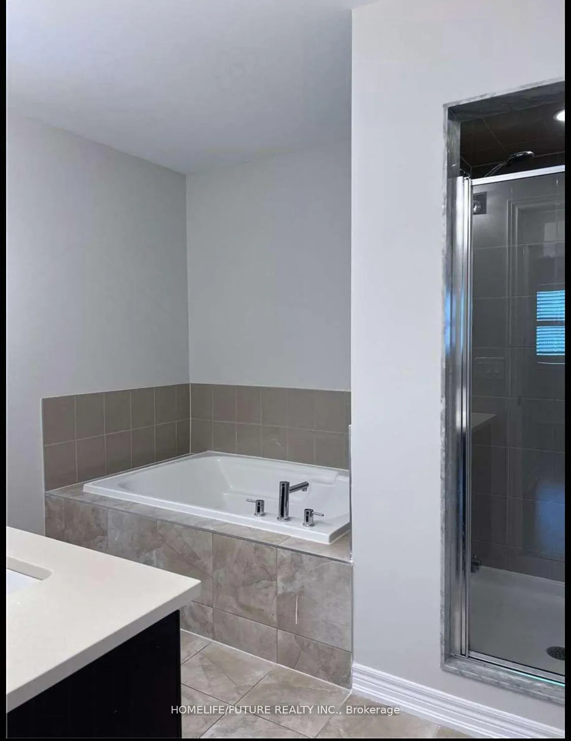 Photo 11 of Unit main & 2nd, 20 Ledger Point Crescent, Brampton, Sandringham-Wellington North — HOMEH
