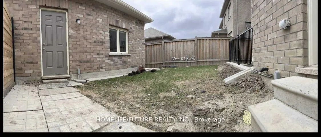 Photo 13 of Unit main & 2nd, 20 Ledger Point Crescent, Brampton, Sandringham-Wellington North — HOMEH