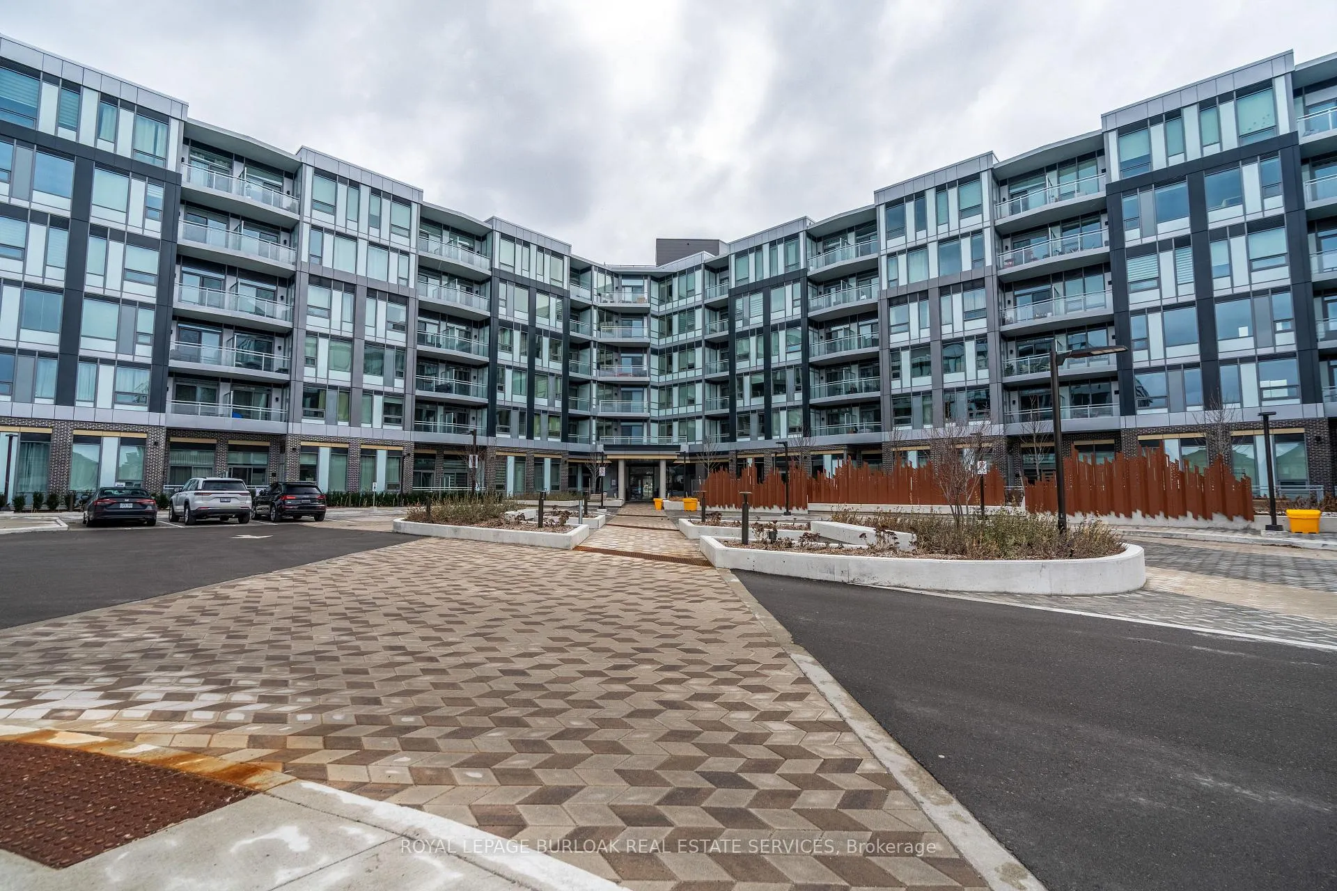 Photo 1 of Unit 251, 2501 Saw Whet Boulevard, Oakville, Glen Abbey — HOMEH
