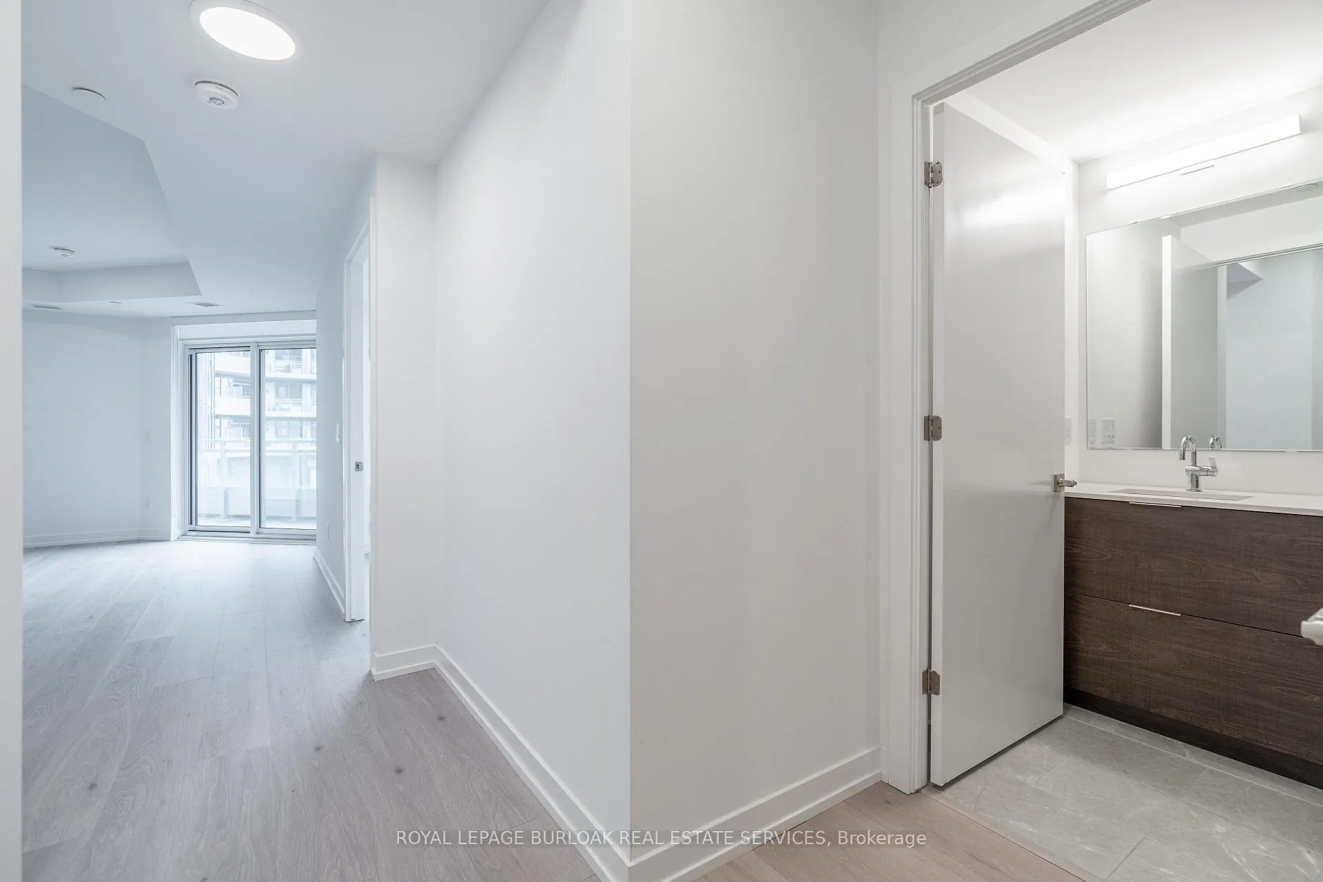 Photo 3 of Unit 251, 2501 Saw Whet Boulevard, Oakville, Glen Abbey — HOMEH