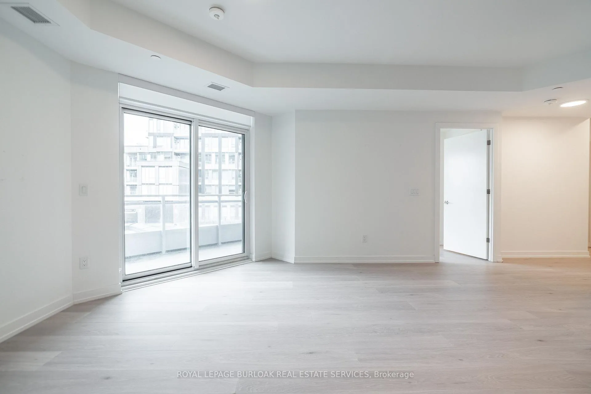 Photo 5 of Unit 251, 2501 Saw Whet Boulevard, Oakville, Glen Abbey — HOMEH