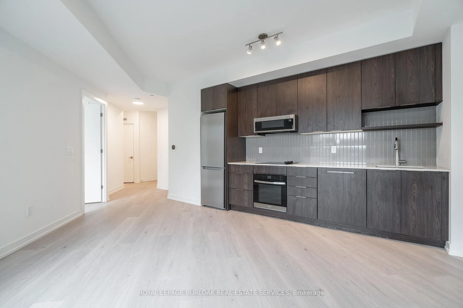 Photo 6 of Unit 251, 2501 Saw Whet Boulevard, Oakville, Glen Abbey — HOMEH