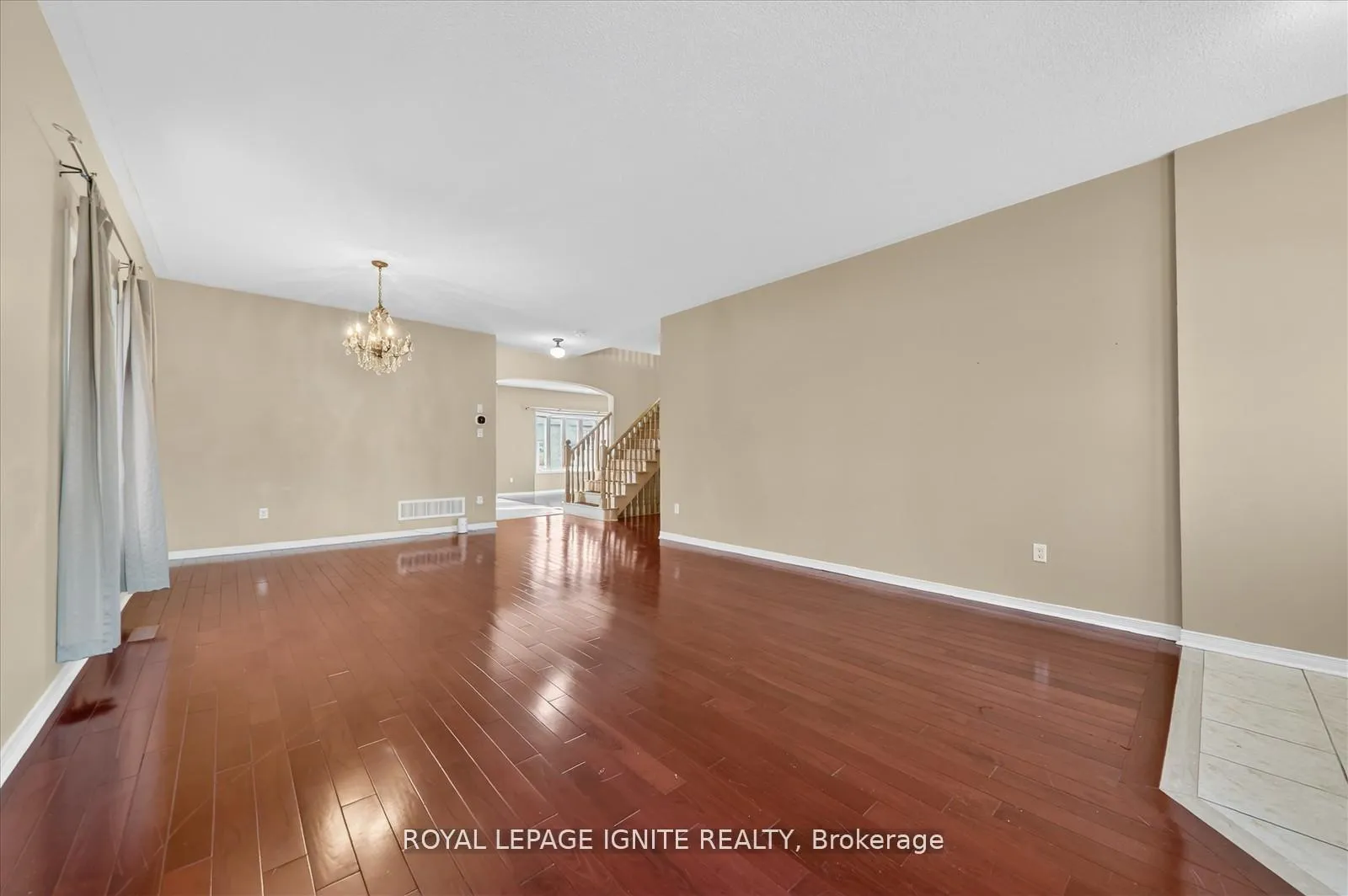 Photo 7 of Unit Main, 26 Rushworth Drive, Ajax, Northeast Ajax — HOMEH