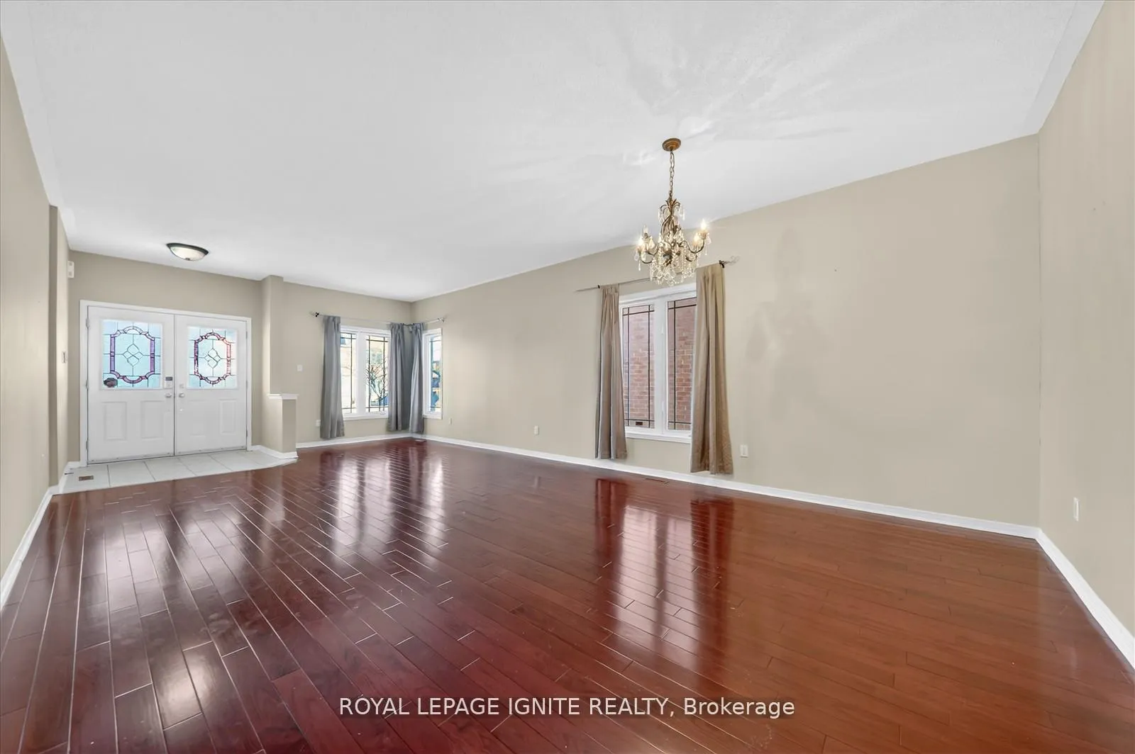 Photo 9 of Unit Main, 26 Rushworth Drive, Ajax, Northeast Ajax — HOMEH