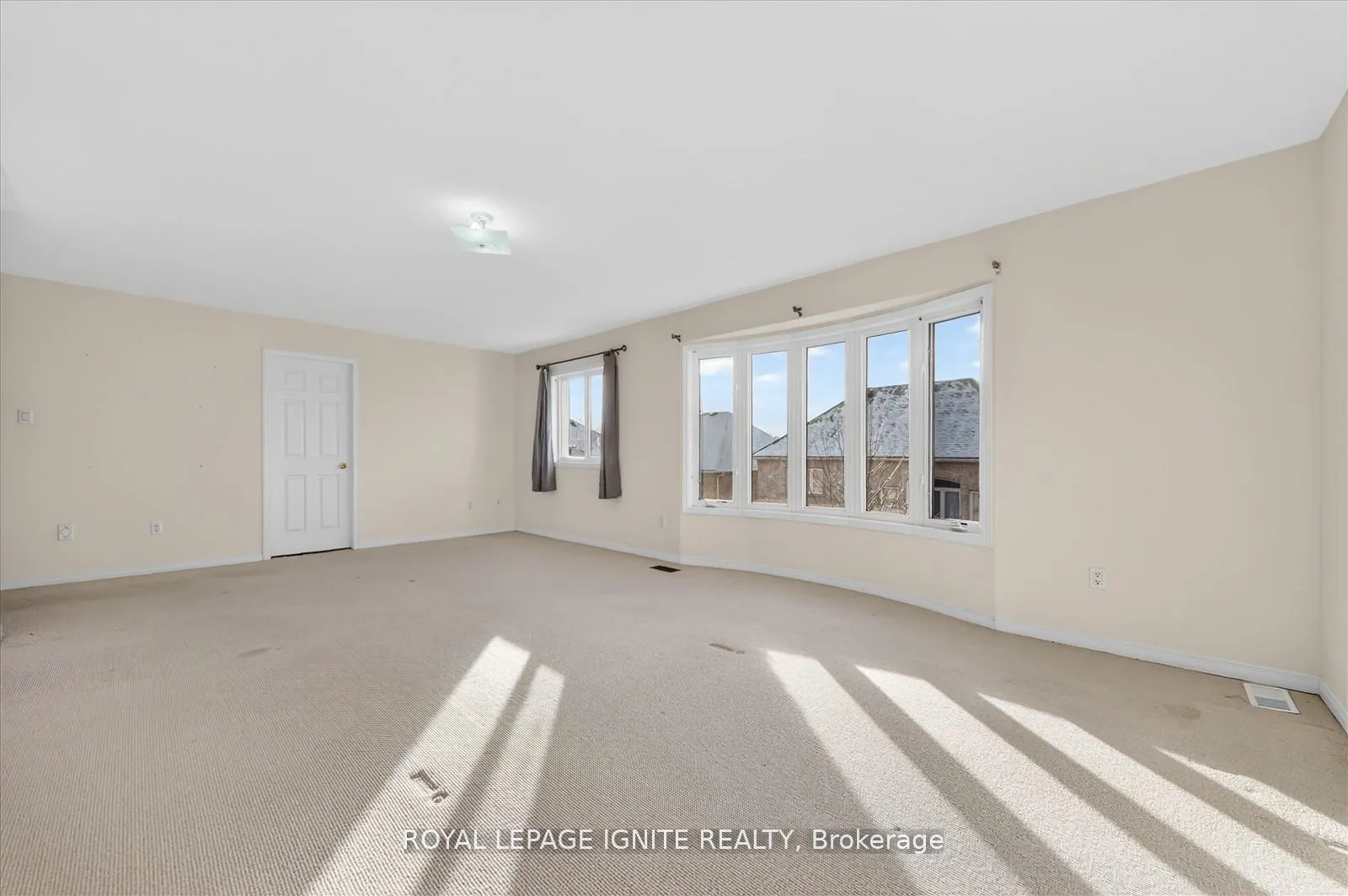 Photo 26 of Unit Main, 26 Rushworth Drive, Ajax, Northeast Ajax — HOMEH