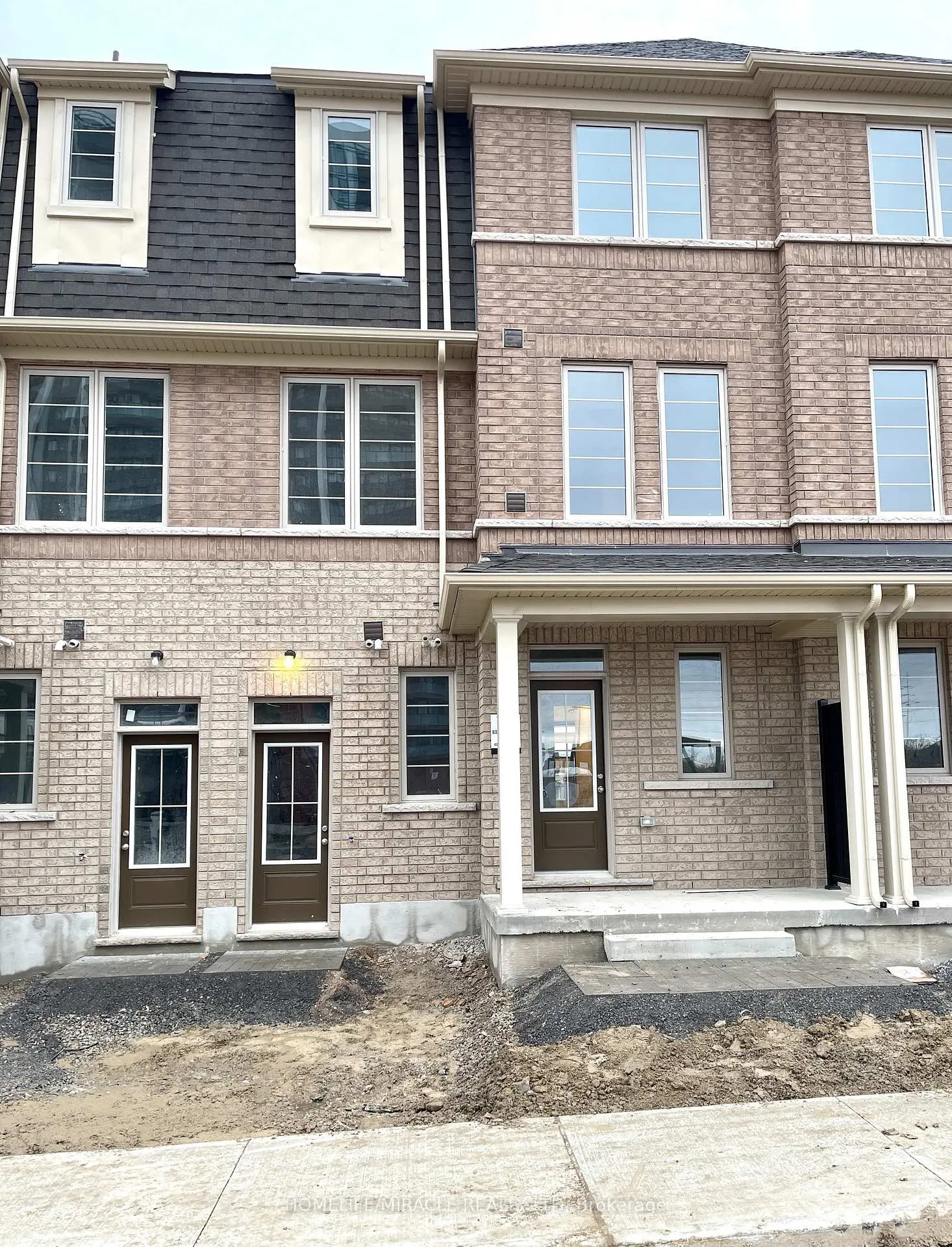 Photo 2 of 103 Air Dancer Crescent, Oshawa, Windfields — HOMEH